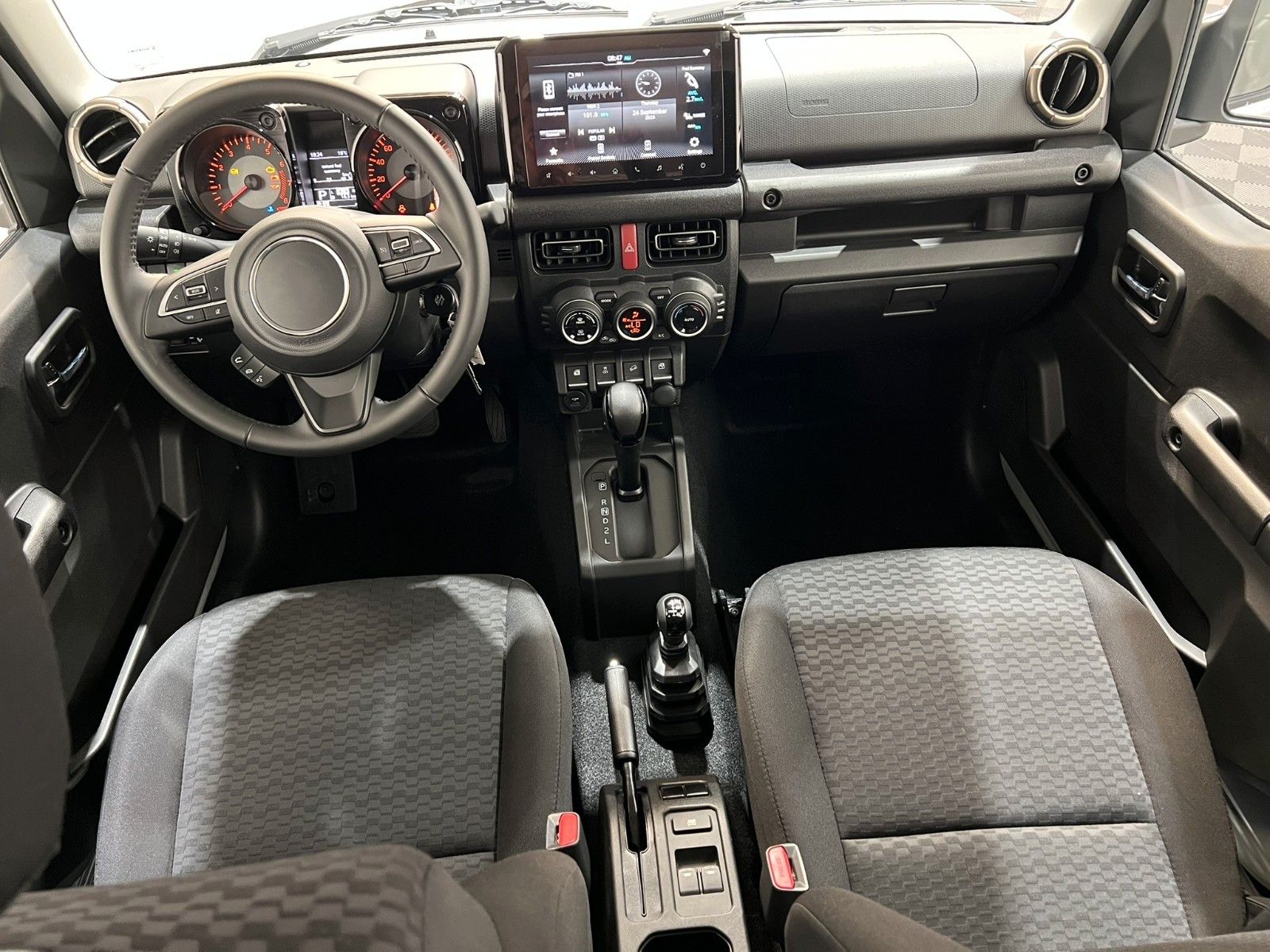 Fahrzeugabbildung Suzuki RTR Jimmy - 4/5 Türer / Offroad Edition