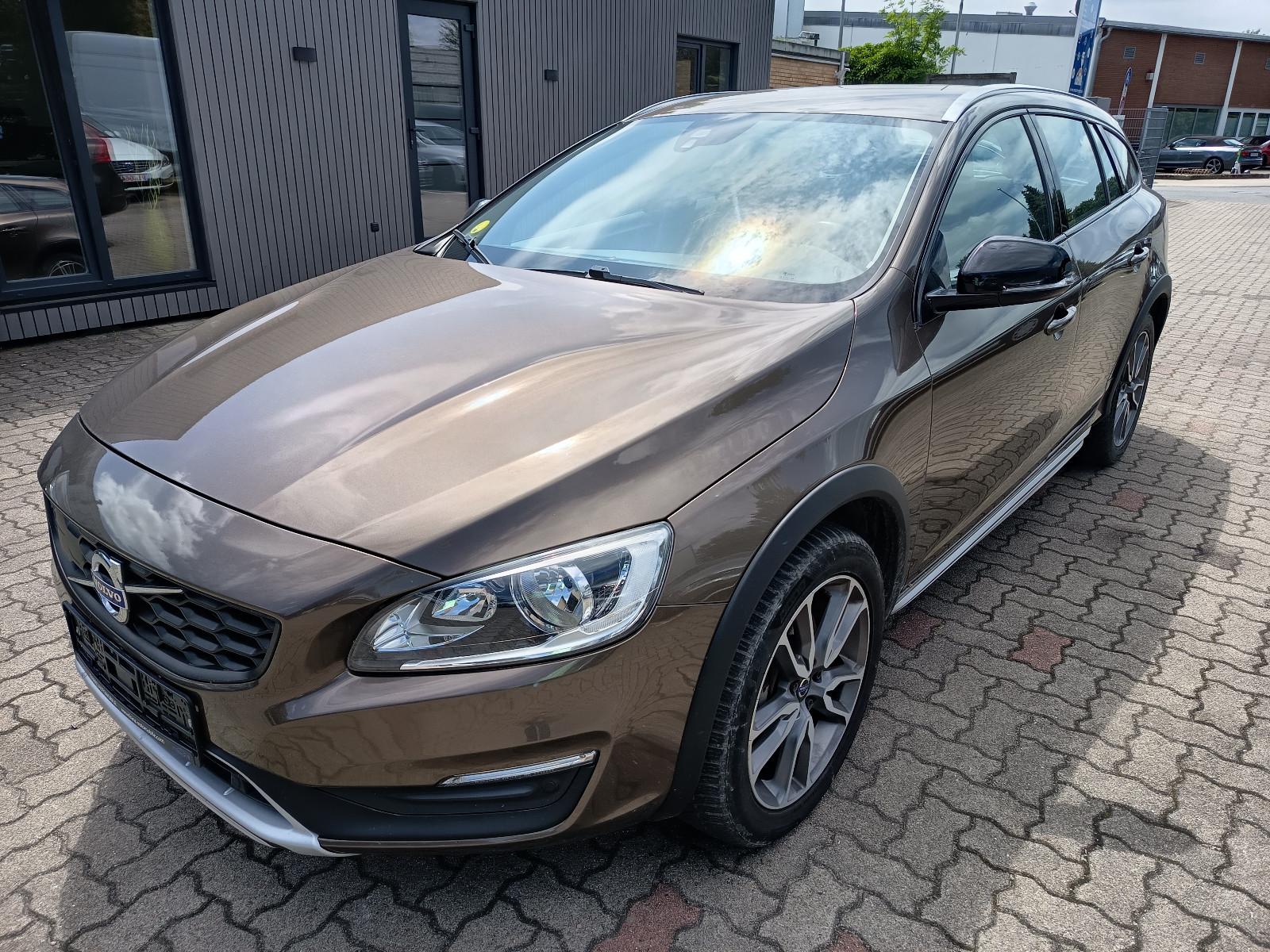 Volvo V60 Cross Country Momentum