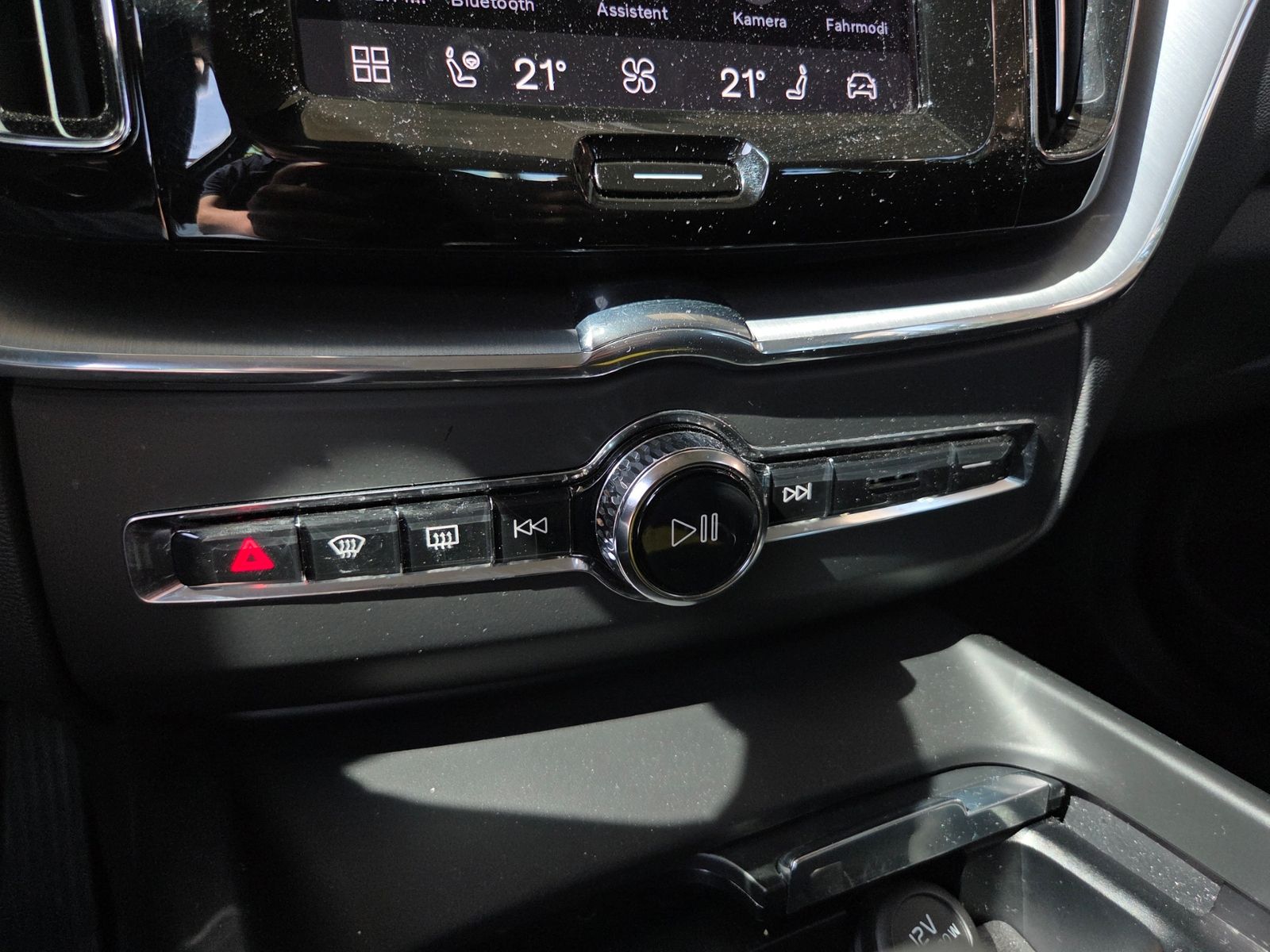 Fahrzeugabbildung Volvo XC60 Momentum 2WD RFK LED ALU