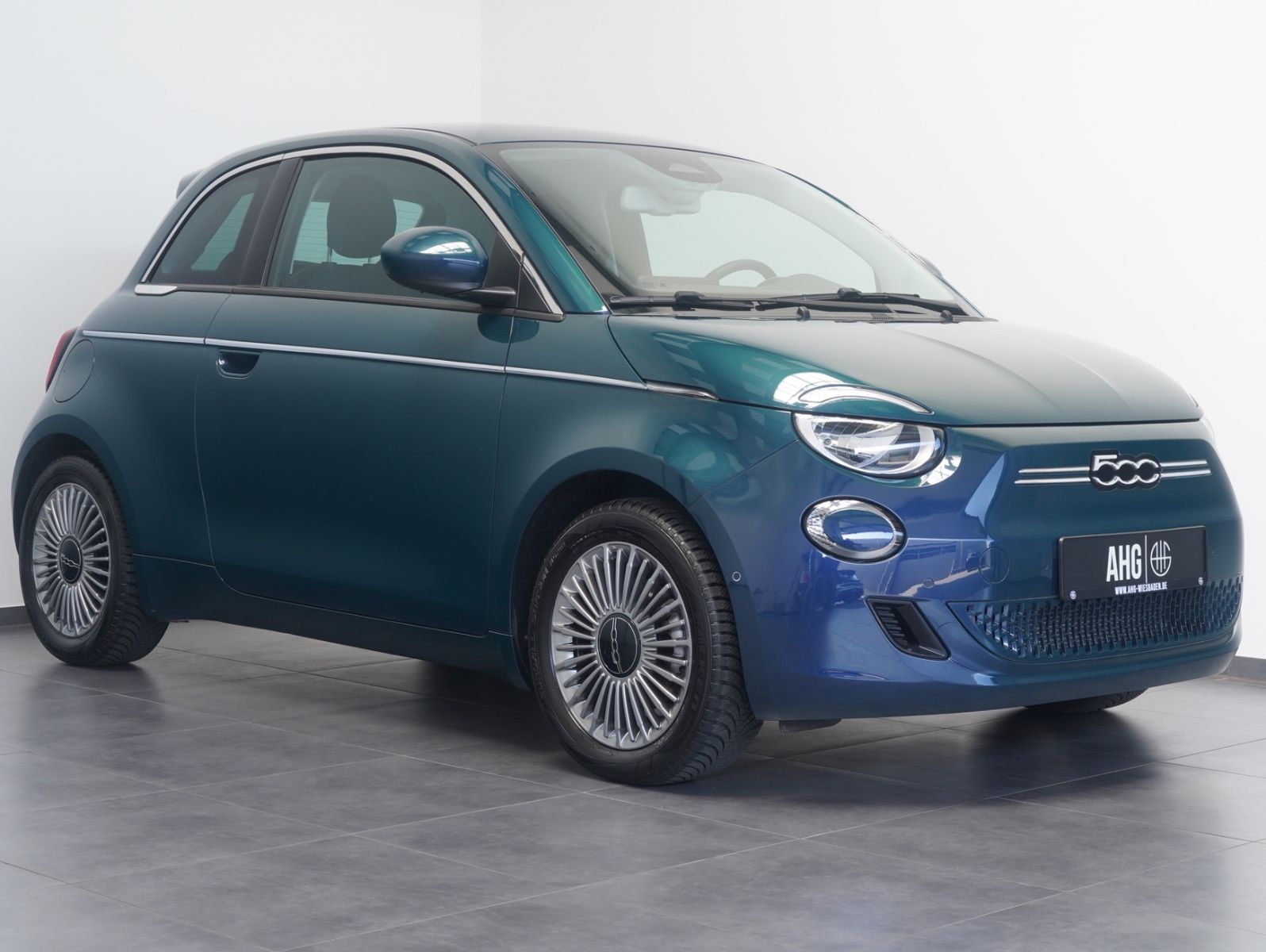 Fahrzeugabbildung Fiat 500e 87KW/42kWh/DC-LADEN/CARPLAY/DAB/SOH/KAMERA