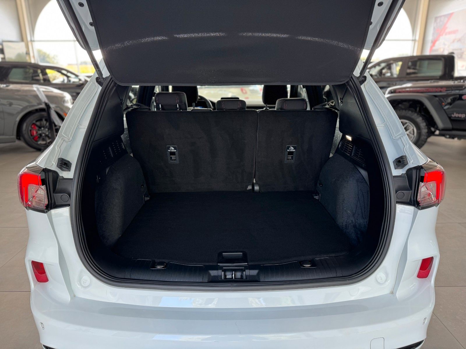 Fahrzeugabbildung Ford Kuga 1.5 ST-Line "Winter-Paket DAB/Navi Kamera"