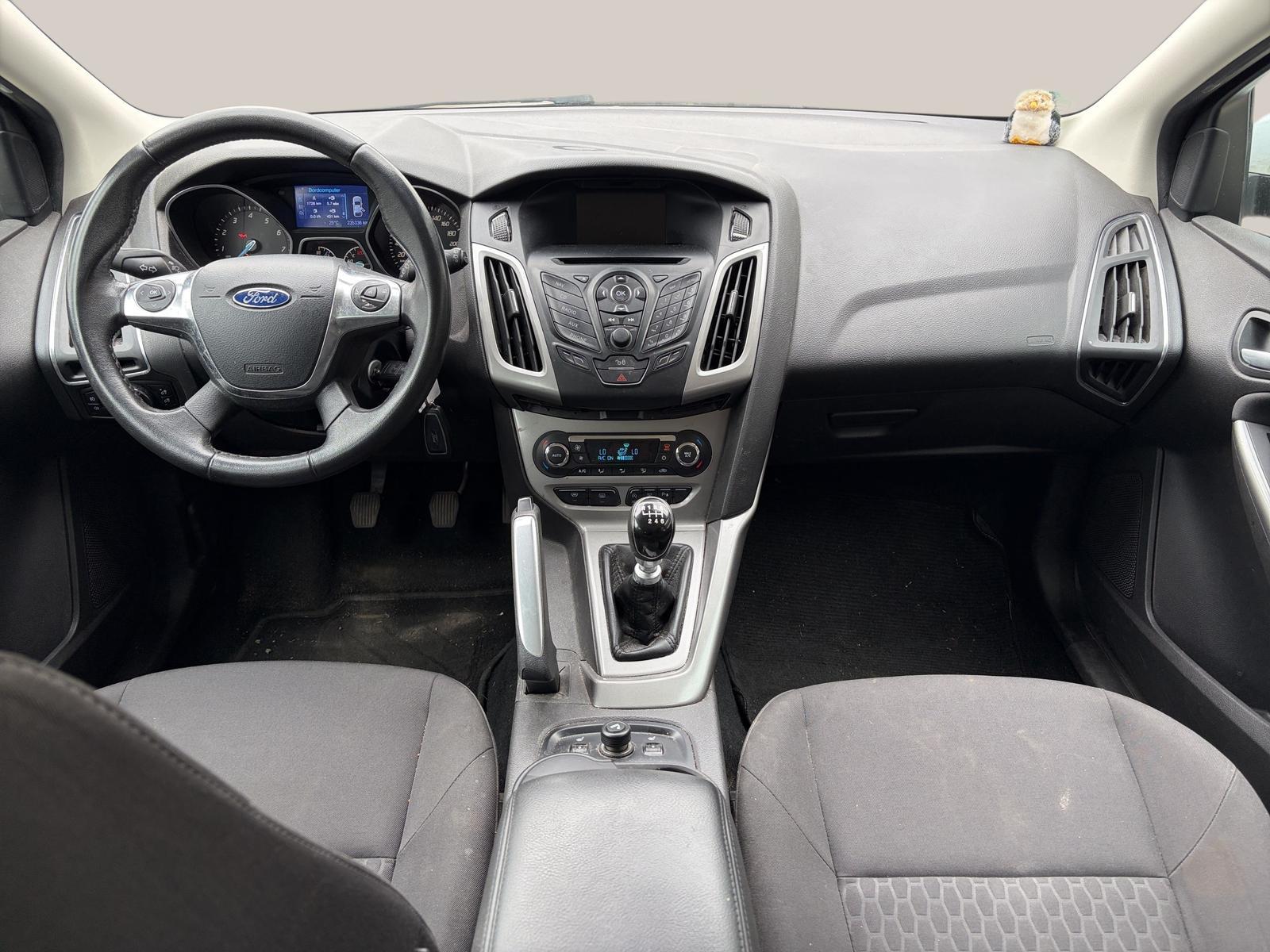 Ford Focus 2013 — photo 18