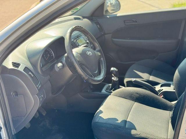 Hyundai i30 2010 — photo 11