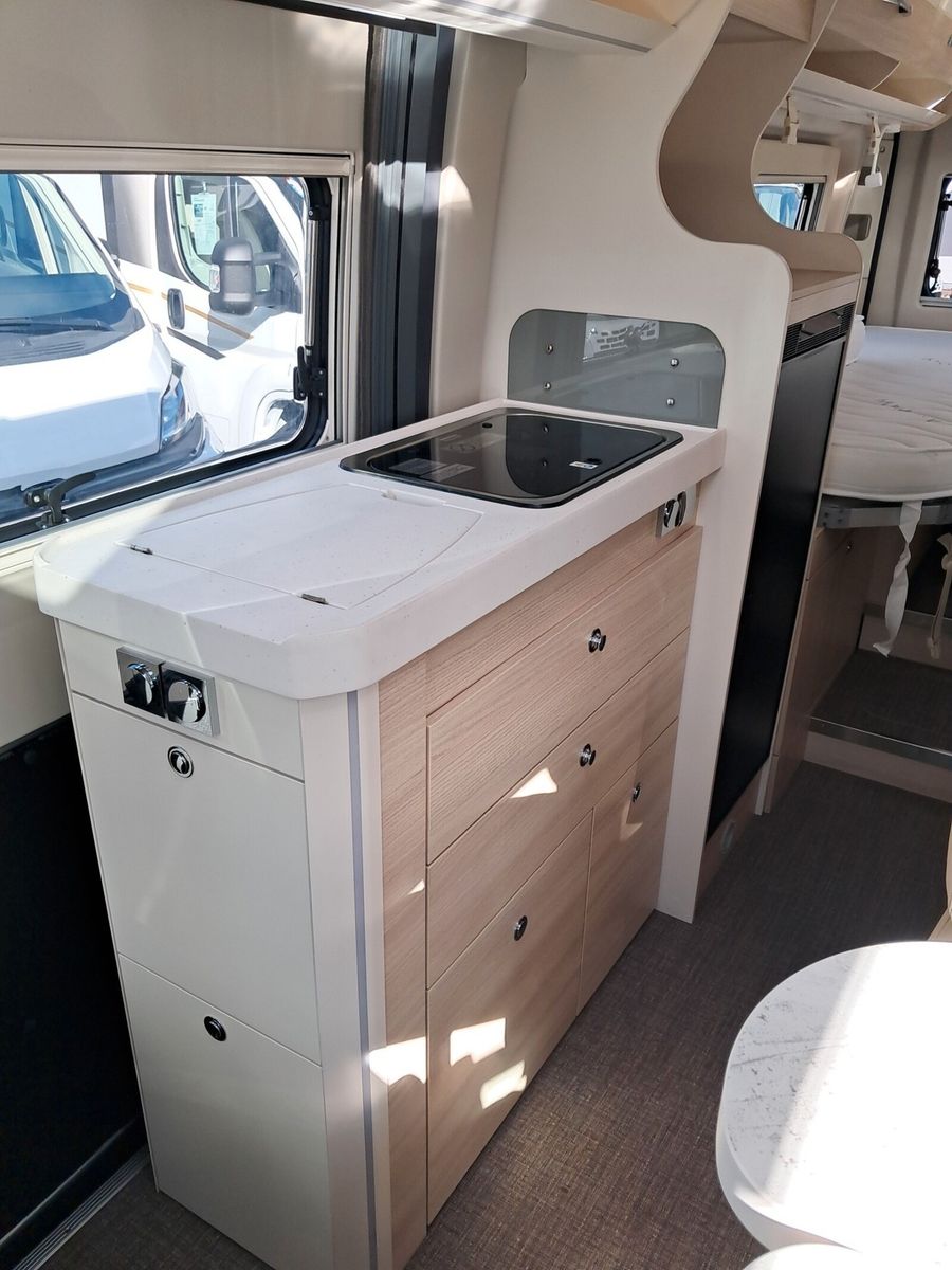 Fahrzeugabbildung Eura Mobil Van V 635 EB Automatik, 180 PS, Fahrassistenz