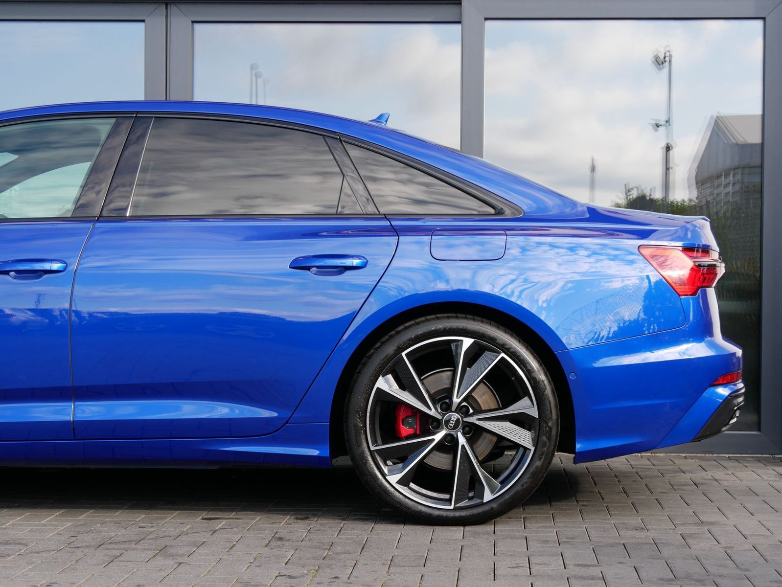 Fahrzeugabbildung Audi A6 55 TFSI e quattro sport MATRIX LED 21" B&O