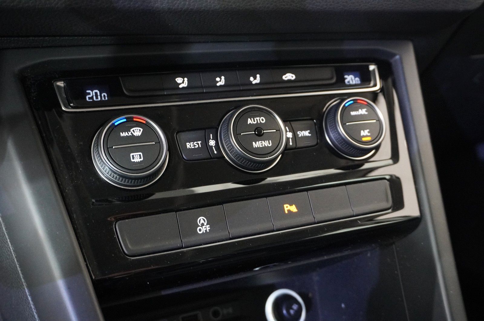 Fahrzeugabbildung Volkswagen Touran 2.0 TDI COMFORTLINE KLIMA/PDC/USB/ALU/BT