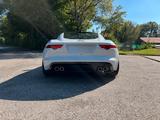 Jaguar F-Type R 5.0 L V8 Kompressor AWD Automatik R - Jaguar F-Type aus 2016 mit Benzin-Antrieb: Coupe