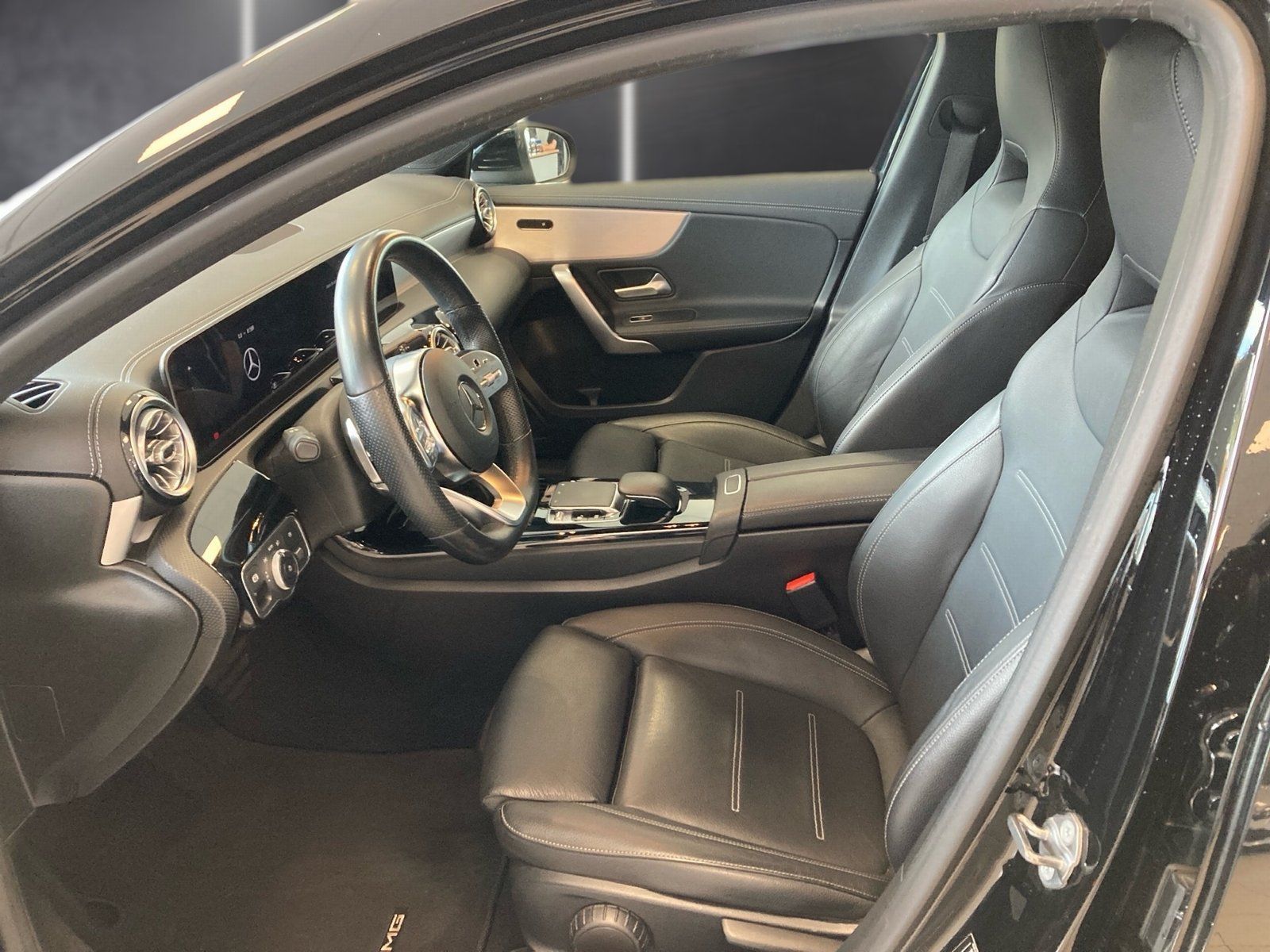 Fahrzeugabbildung Mercedes-Benz A 180 AMG*Distronic*Pano*Totwinkel*Kamera*LED*18