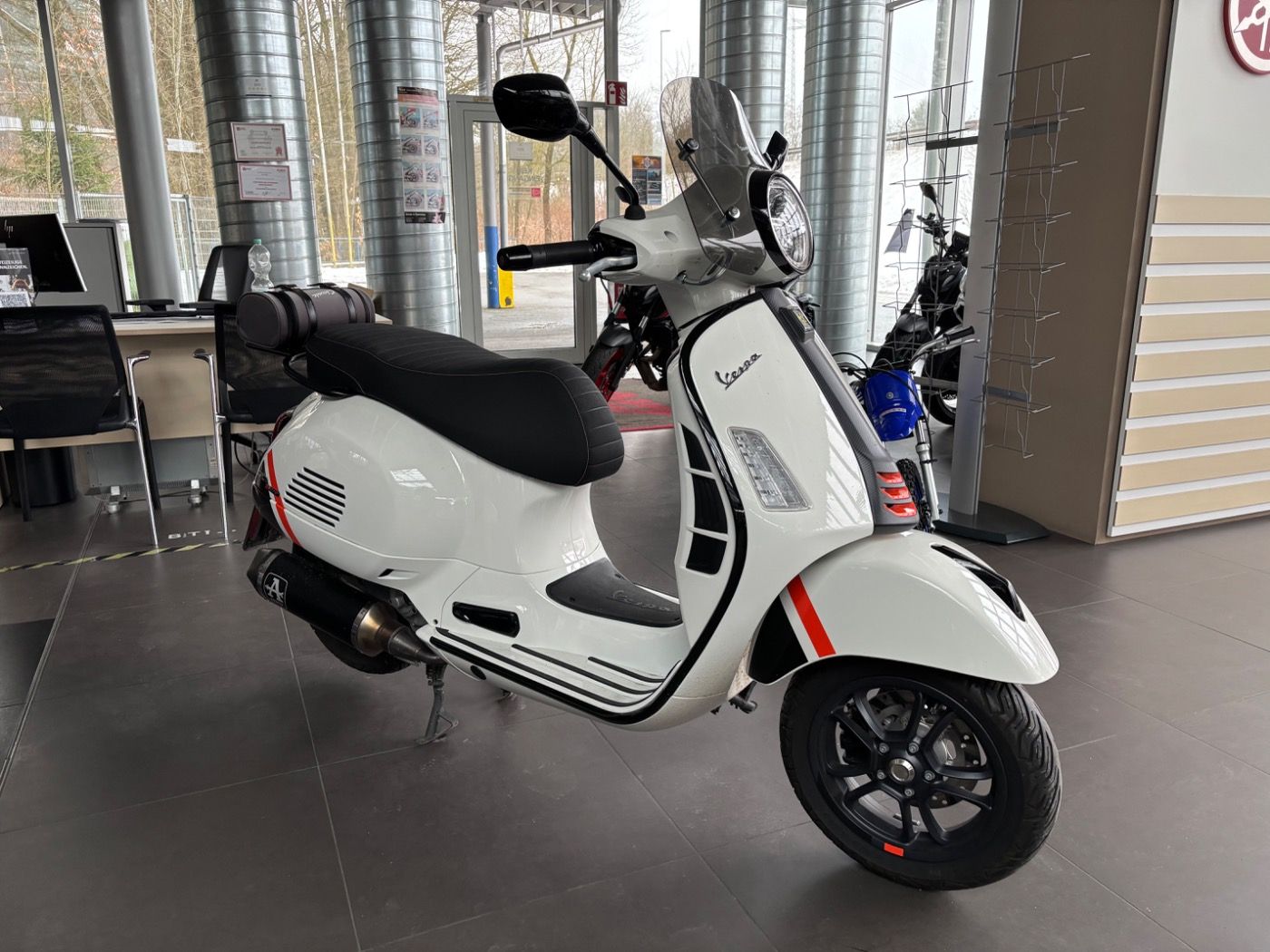 Fahrzeugabbildung Vespa GTS 300 Super Sport Arrow Auspuff