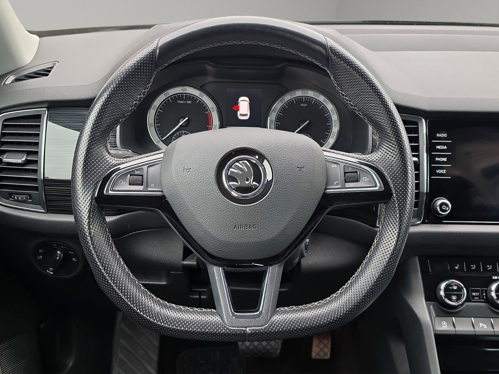 Fahrzeugabbildung SKODA Kodiaq Style 4x4 LED AHK CARPLAYER