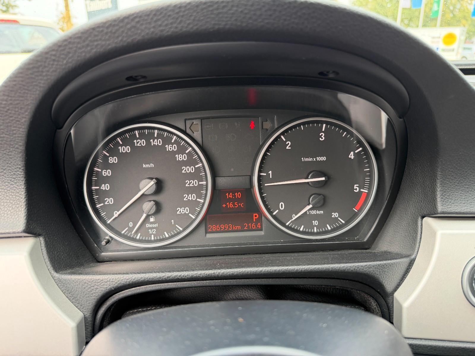 BMW 320 2009 — photo 17