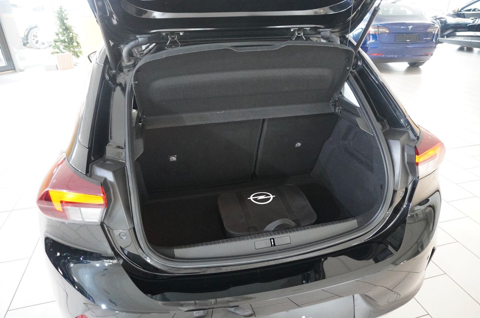 Fahrzeugabbildung Opel Corsa-e ELEKTRO 1-PHASIG NAVI/DAB/KAMEERA/VIRTU.