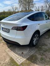 Tesla Model Y Hinterradantrieb RWD mit AHK - Tesla Model Y Gebrauchtwagen in Berlin