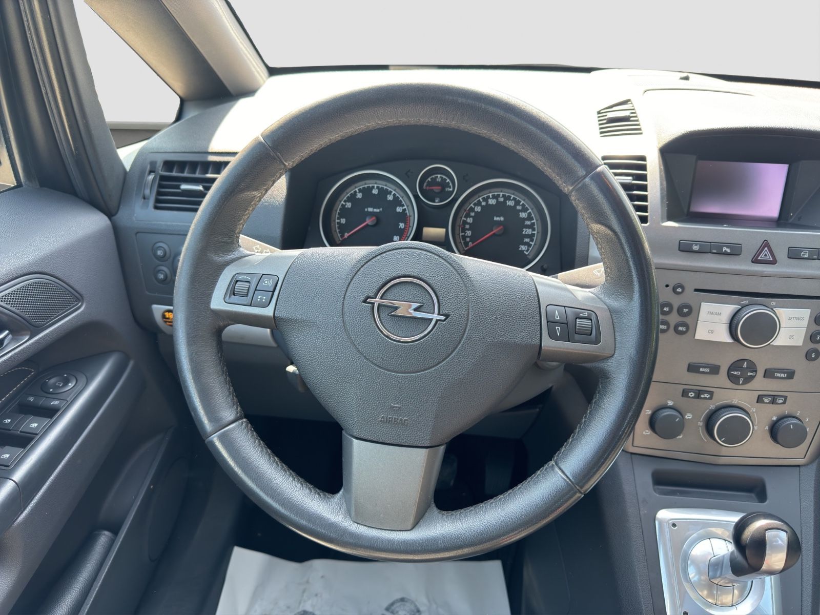 Fahrzeugabbildung Opel Zafira B Cosmo/7. Sitzer/Klimaautom./Pano./TÜV