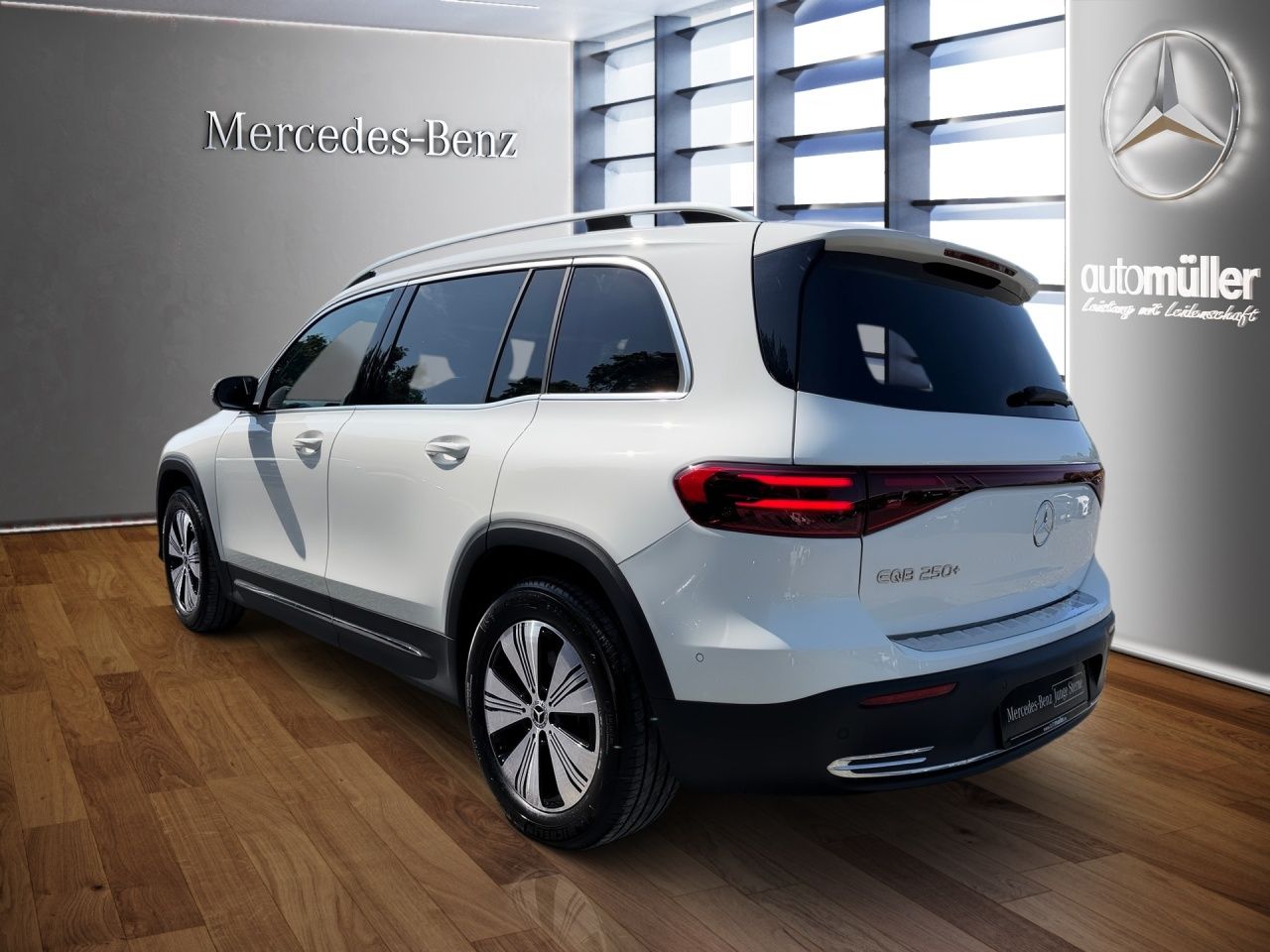 Fahrzeugabbildung Mercedes-Benz EQB 250+ BONUS+DISTRONIC+LENKRADHEIZ+VERKEHRSZEI