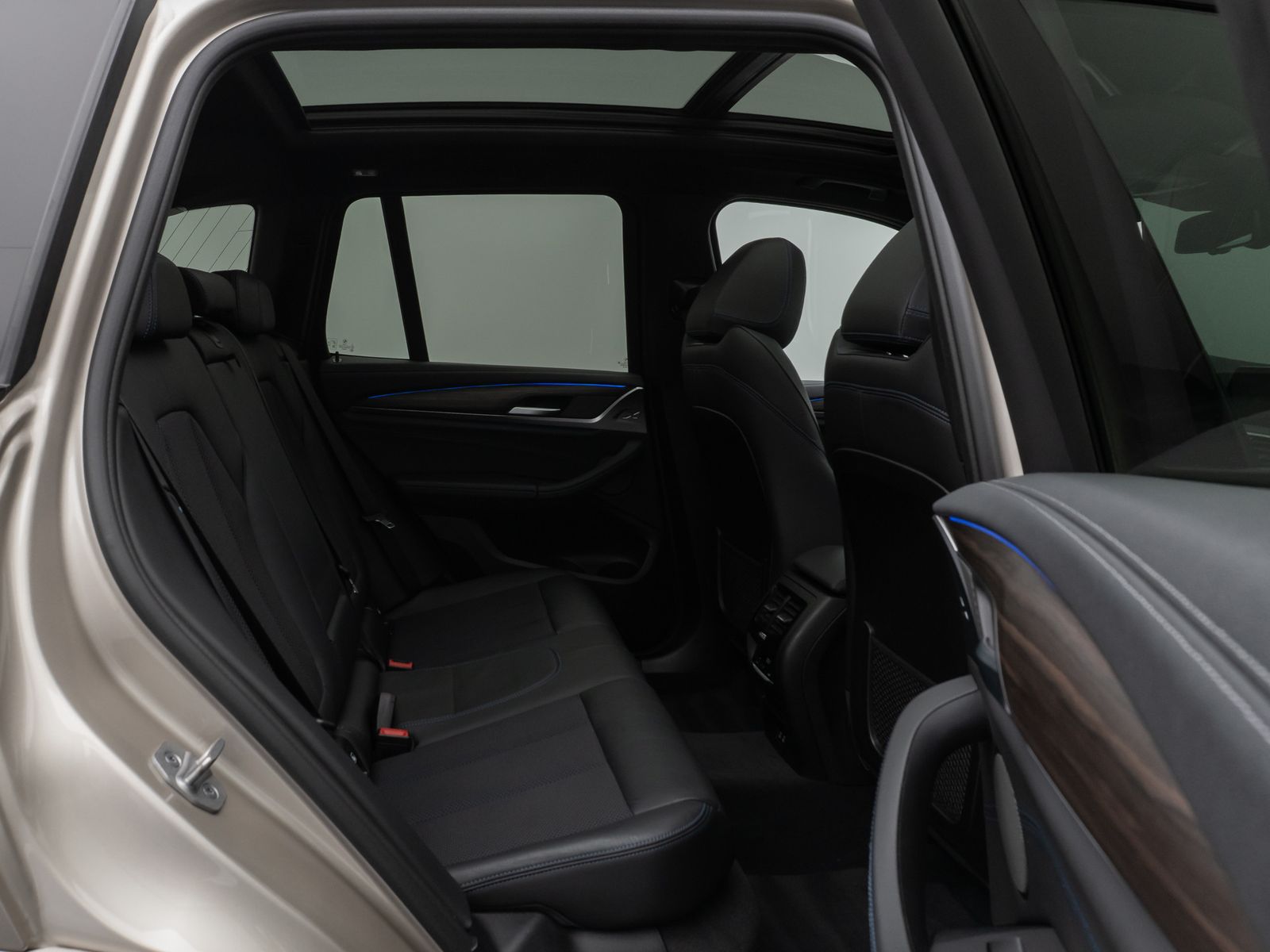 Fahrzeugabbildung BMW X3 M40d Panorama 360° HUD DAB H/K AHK Komfort