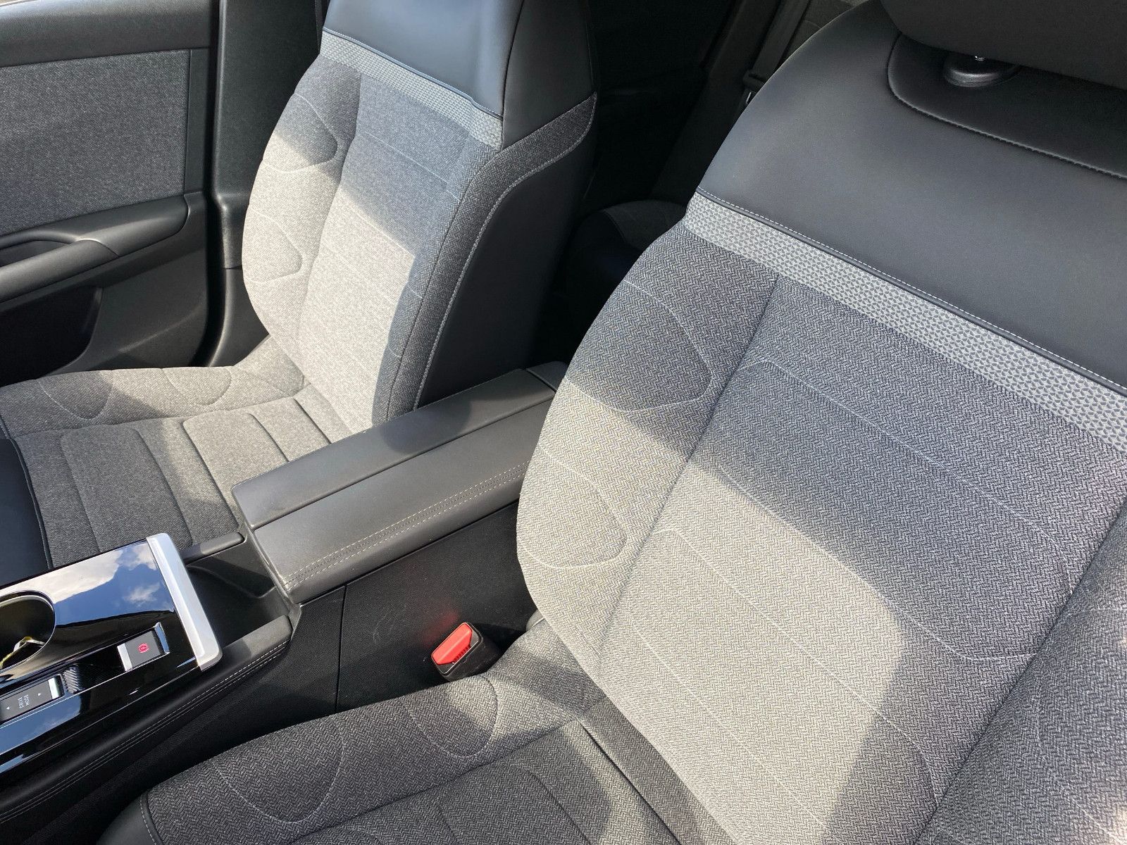 Fahrzeugabbildung Citroën C5 X 130 Automatik FEEL PACK *ACC*Navi*19Zoll*