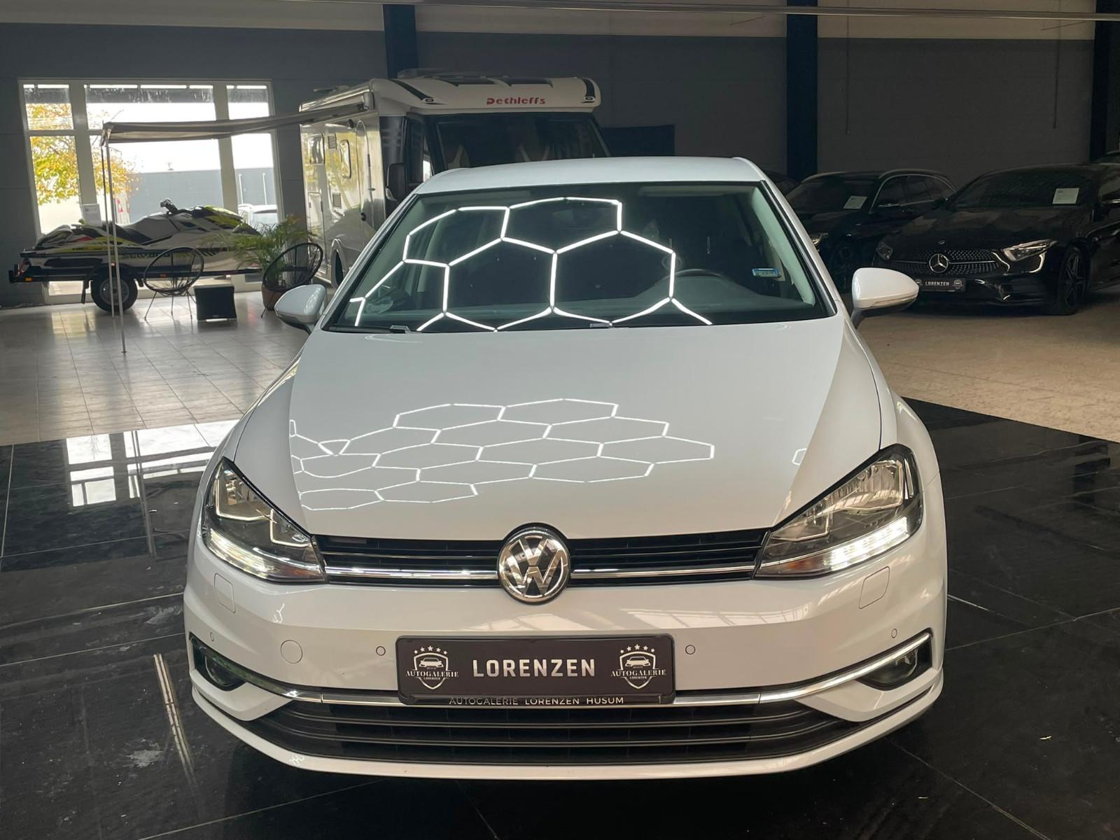 Volkswagen Golf VII Lim. Sound DSG / Carplay / Xenon