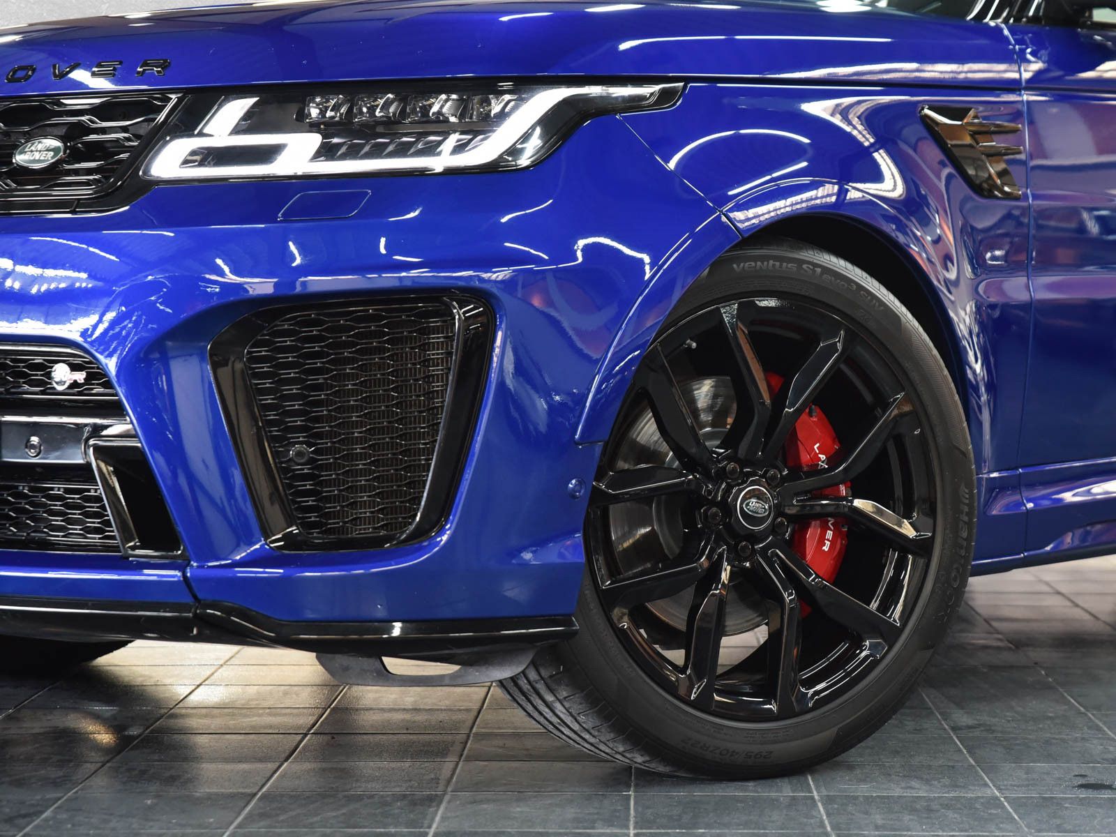 Fahrzeugabbildung Land Rover Range Rover Sport SVR - ATM mit nur 15 tkm!