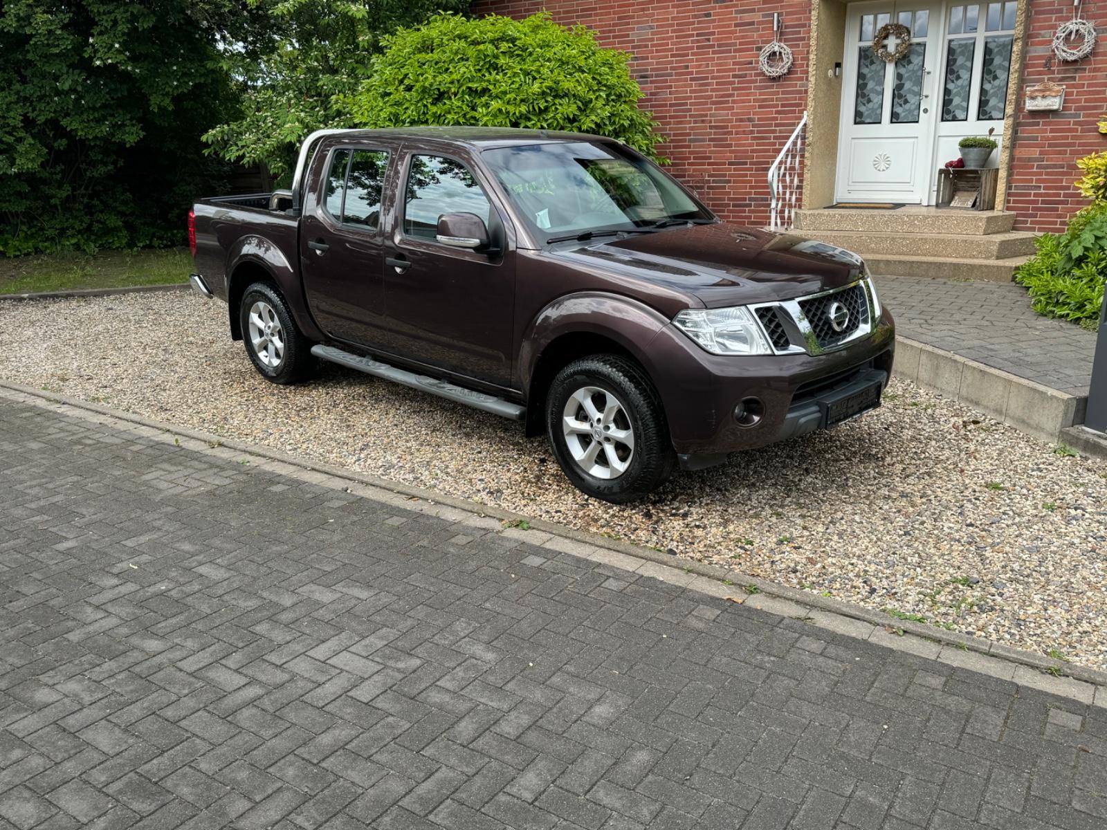 NISSAN NAVARA 2.5 dCi 190ch 4X4 - DOUBLE CAB - HARD-TOP - ATTELAGE - SIÈGES CHAUFFANTS - CLIM BIZONE