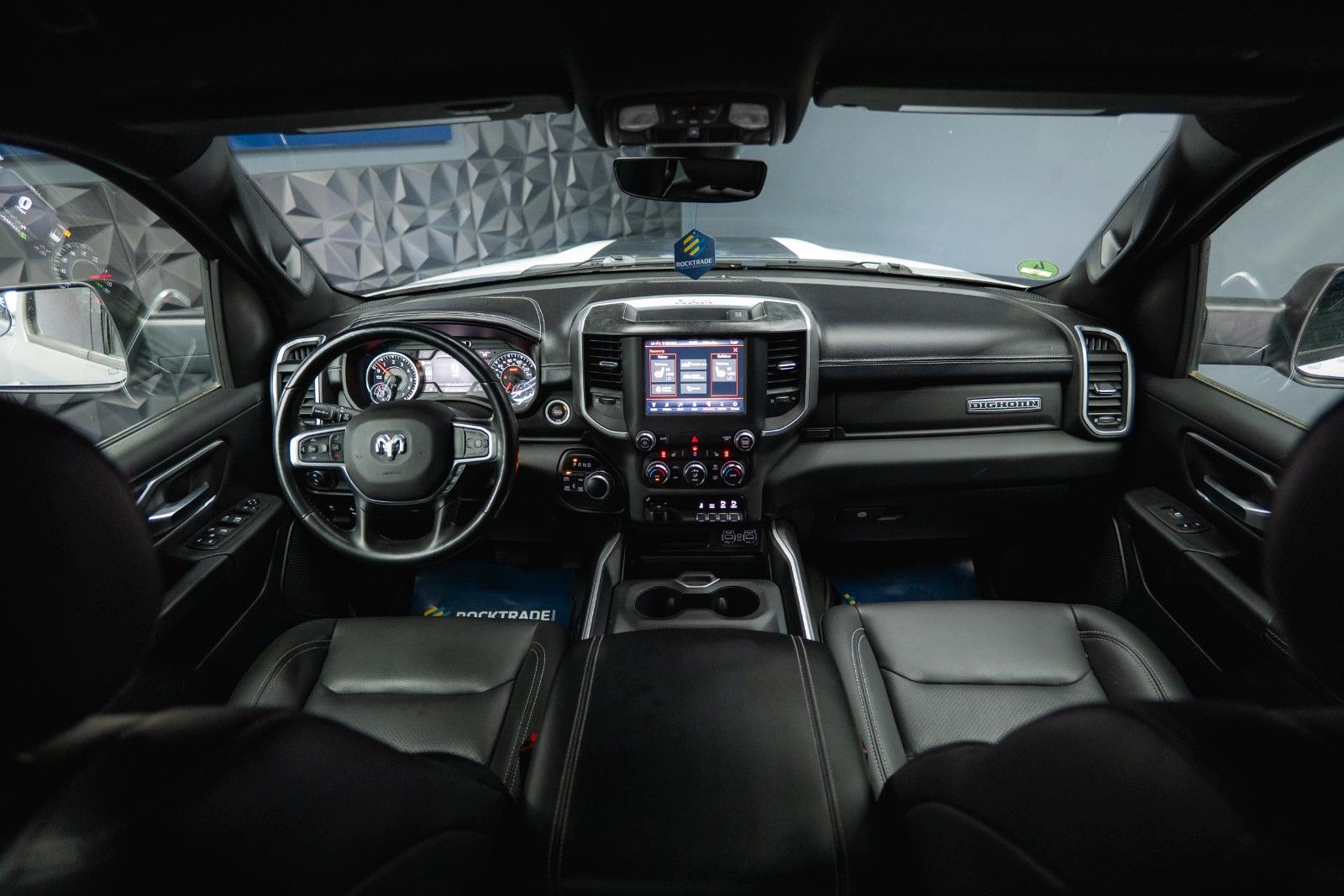 Fahrzeugabbildung Dodge RAM 5.7 V8 HEMI 4x4 OFFROAD Night-Paket LONGBED
