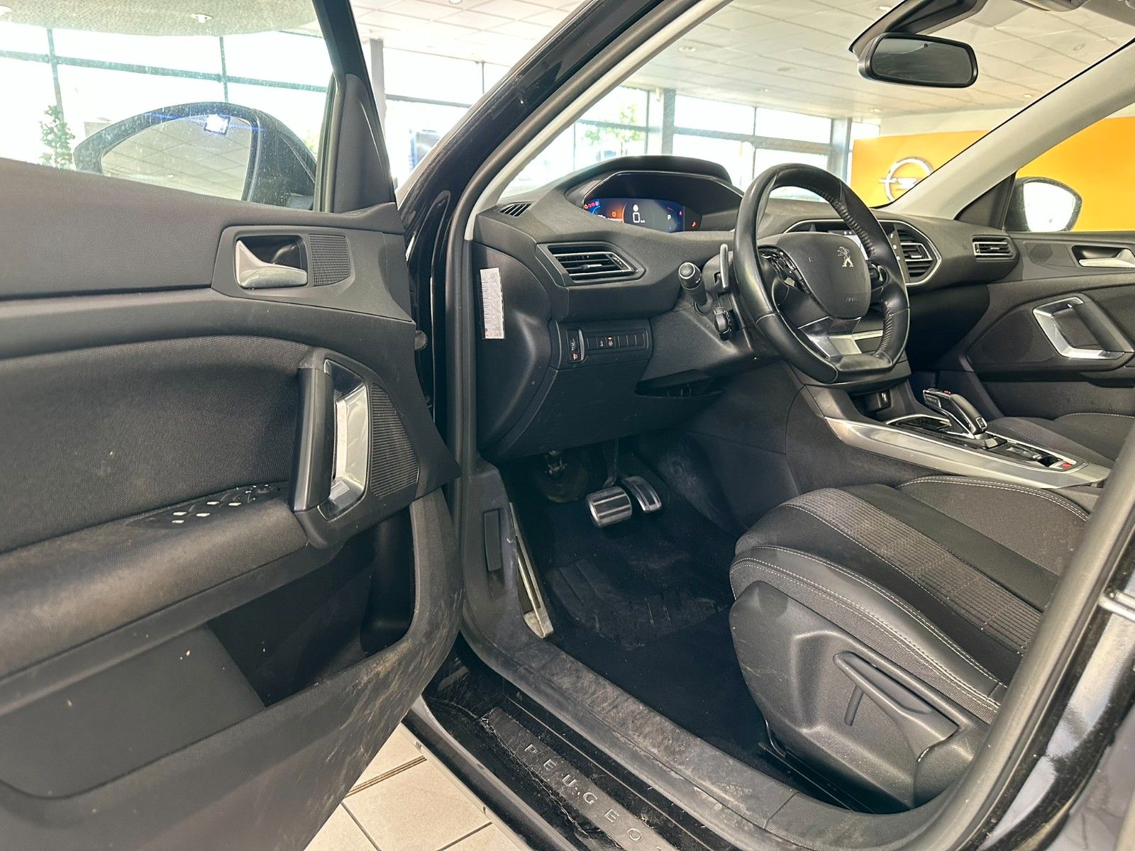 Fahrzeugabbildung Peugeot 308 SW Allure 1.5D NAVI/LED/PDC/ALU/R´CAM