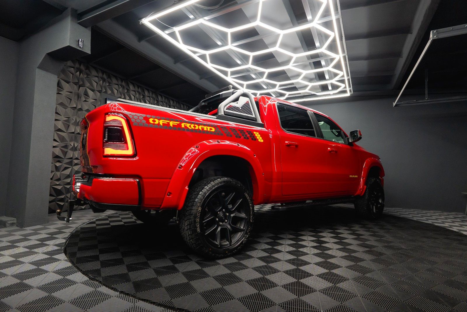 Fahrzeugabbildung Dodge RAM 5.7 V8 HEMI 4x4 LARAMIE LPG Offroad-Bodylift