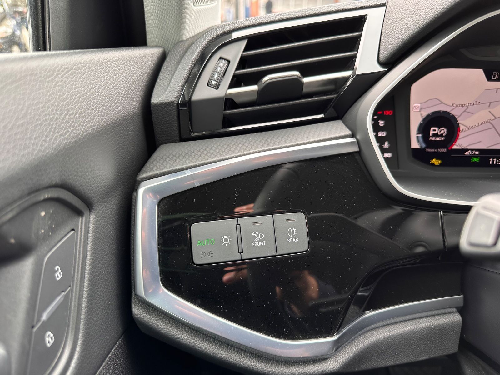 Fahrzeugabbildung Audi Q3 35 TFSI S line S Tronic Navi/ACC/SHZG/LED/PDC