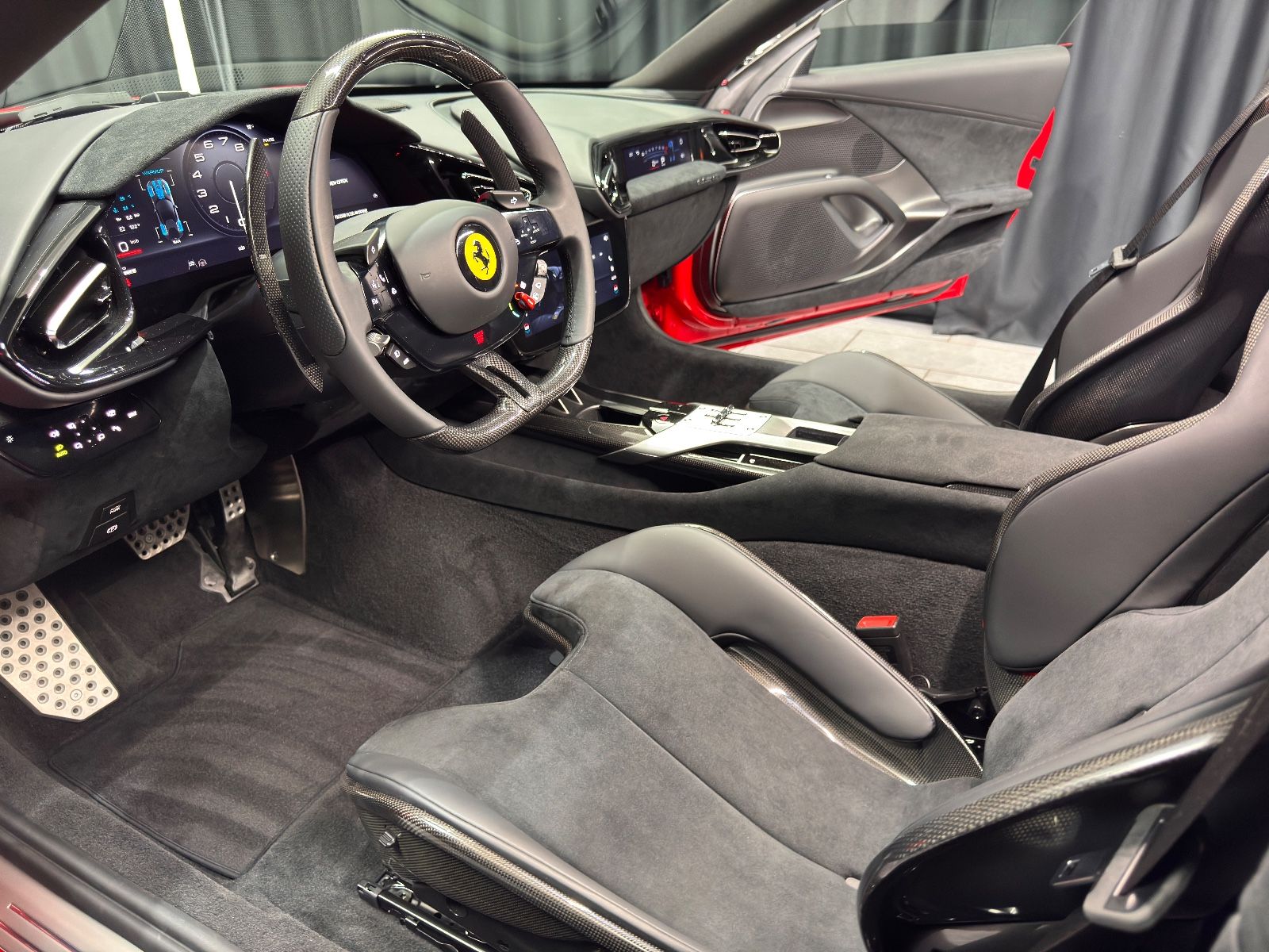 Fahrzeugabbildung Ferrari 12Cilindri|LIFT|FULL-CARBON|RACING-SEAT|ON STOCK