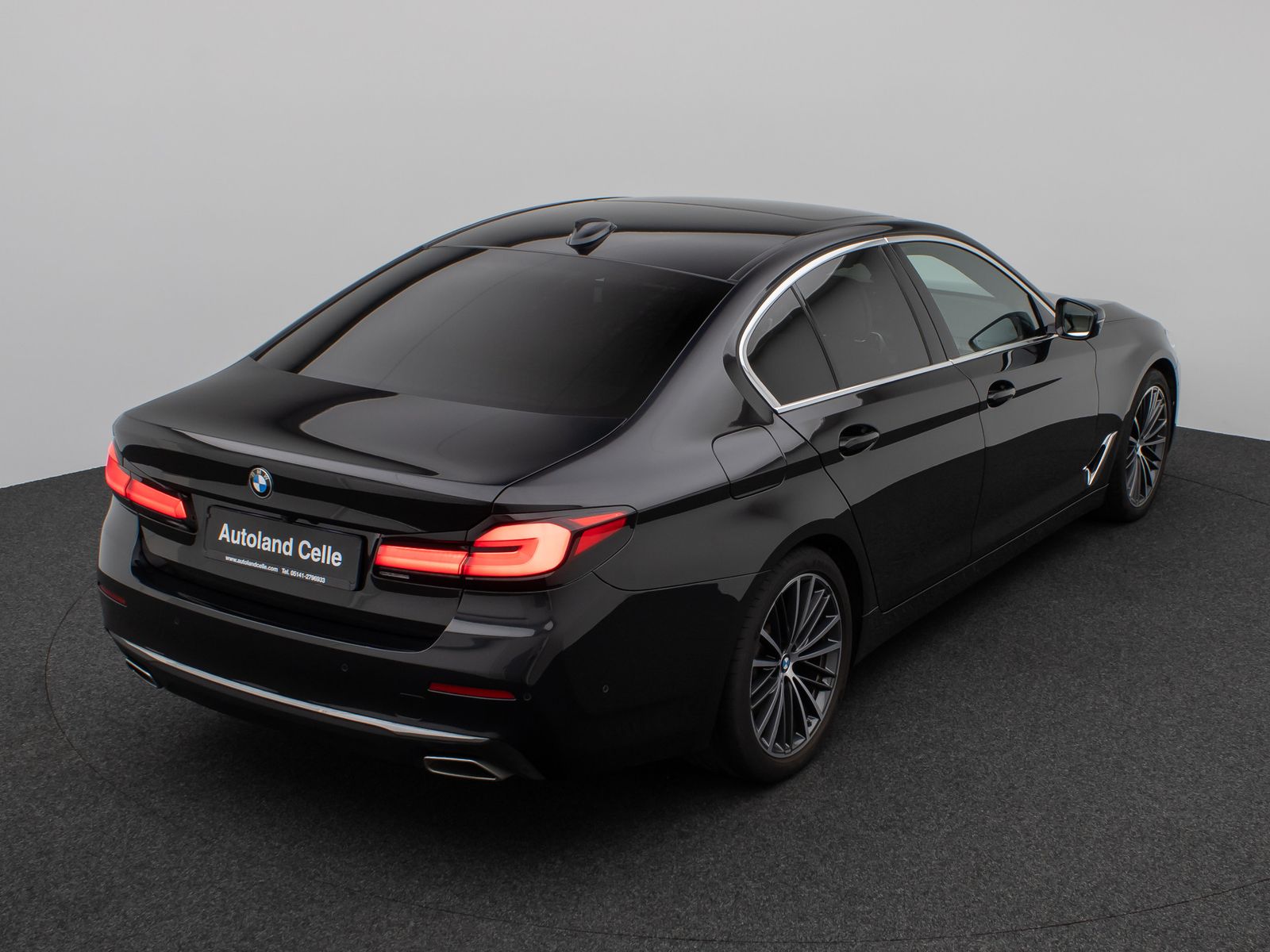Fahrzeugabbildung BMW 520d Luxury Line Glasdach Kamera HUD DAB H/K 19"