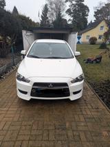 Mitsubishi Lancer 1.5 - - Mitsubishi Lancer mit Benzin-Antrieb: Limousine