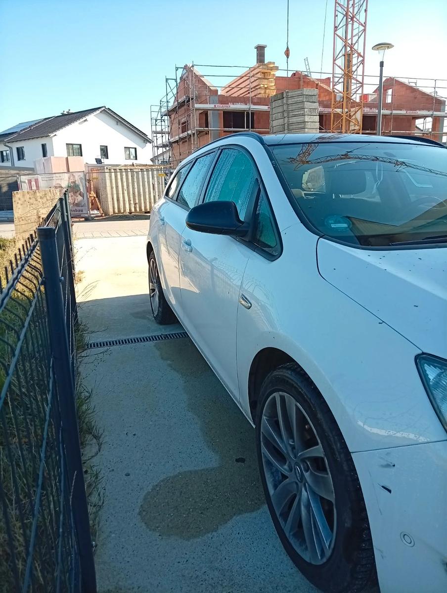 Opel Astra 2015 — салон
