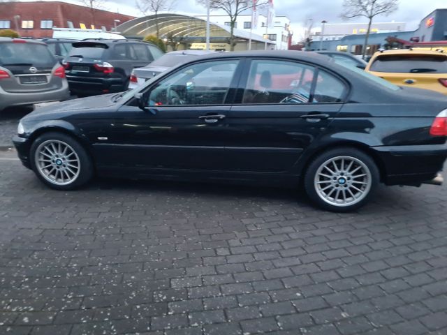 BMW 320 Baureihe 3 Lim. 320i Leder ALU M Sport