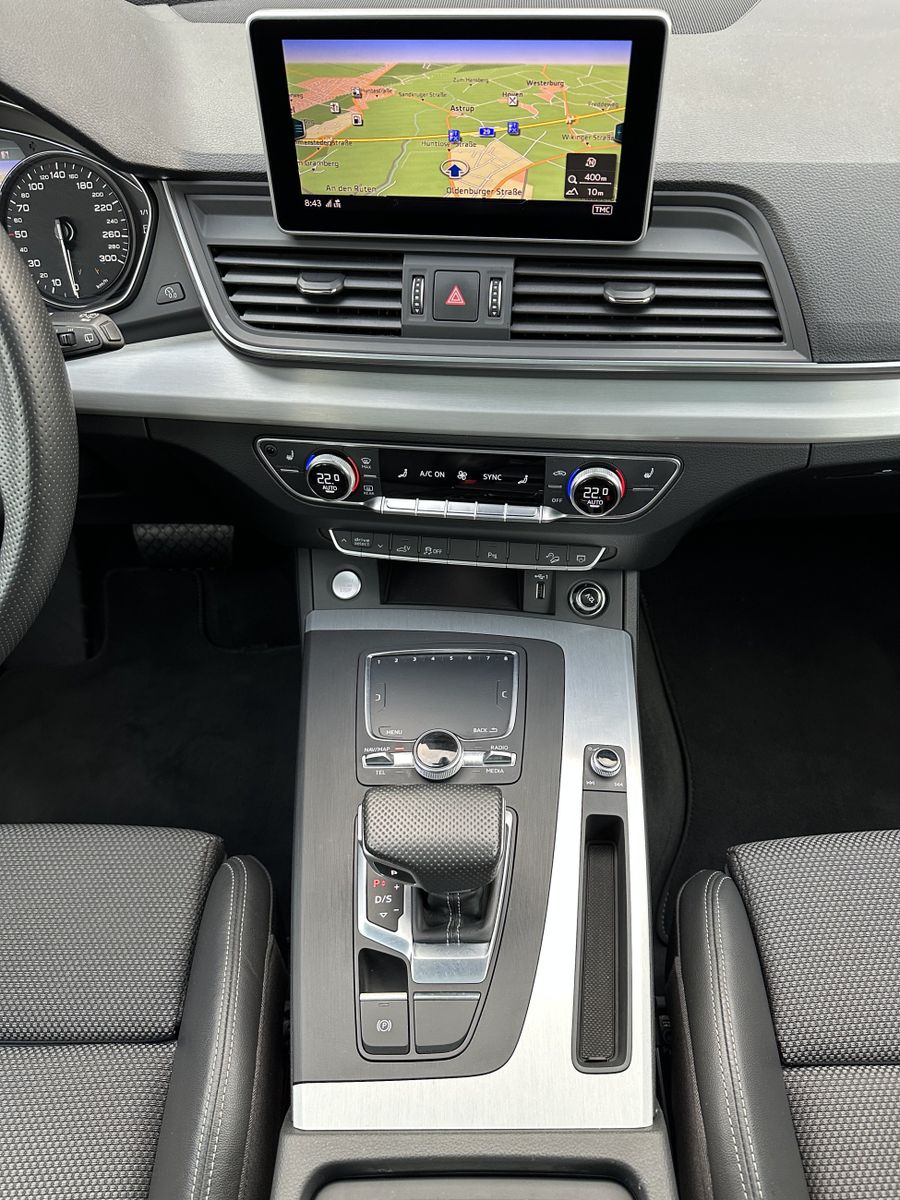 Fahrzeugabbildung Audi Q5 55 TFSIe Qu S-Line NAV+LED+AHK+VCOCK+PANO+SHZ