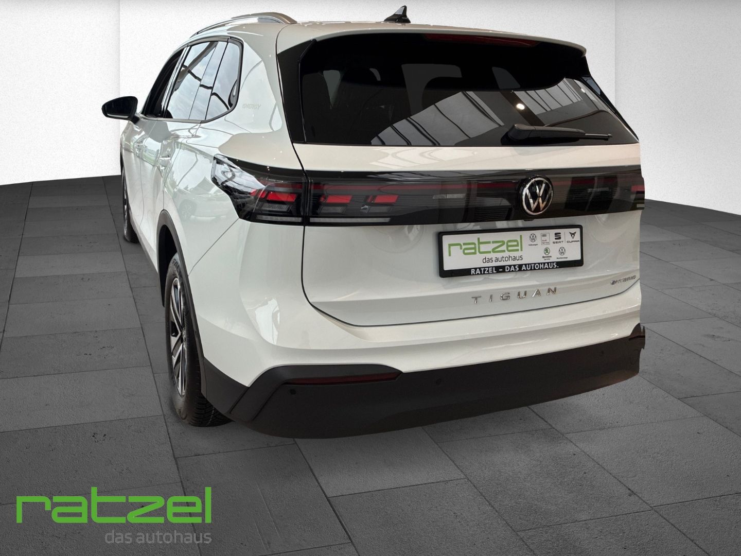 Fahrzeugabbildung Volkswagen Tiguan ENERGY 1.5 eHybrid IQ.Light+NAVI+AHK+SHZ