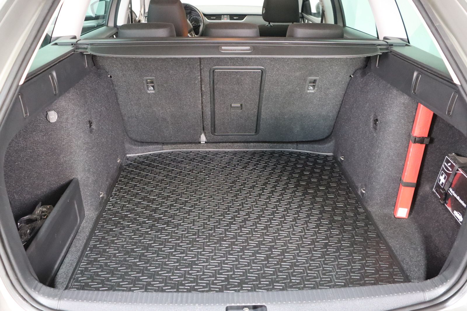 Fahrzeugabbildung SKODA Octavia Combi 2.0 TDI 4 x4 1. Hand Ambition