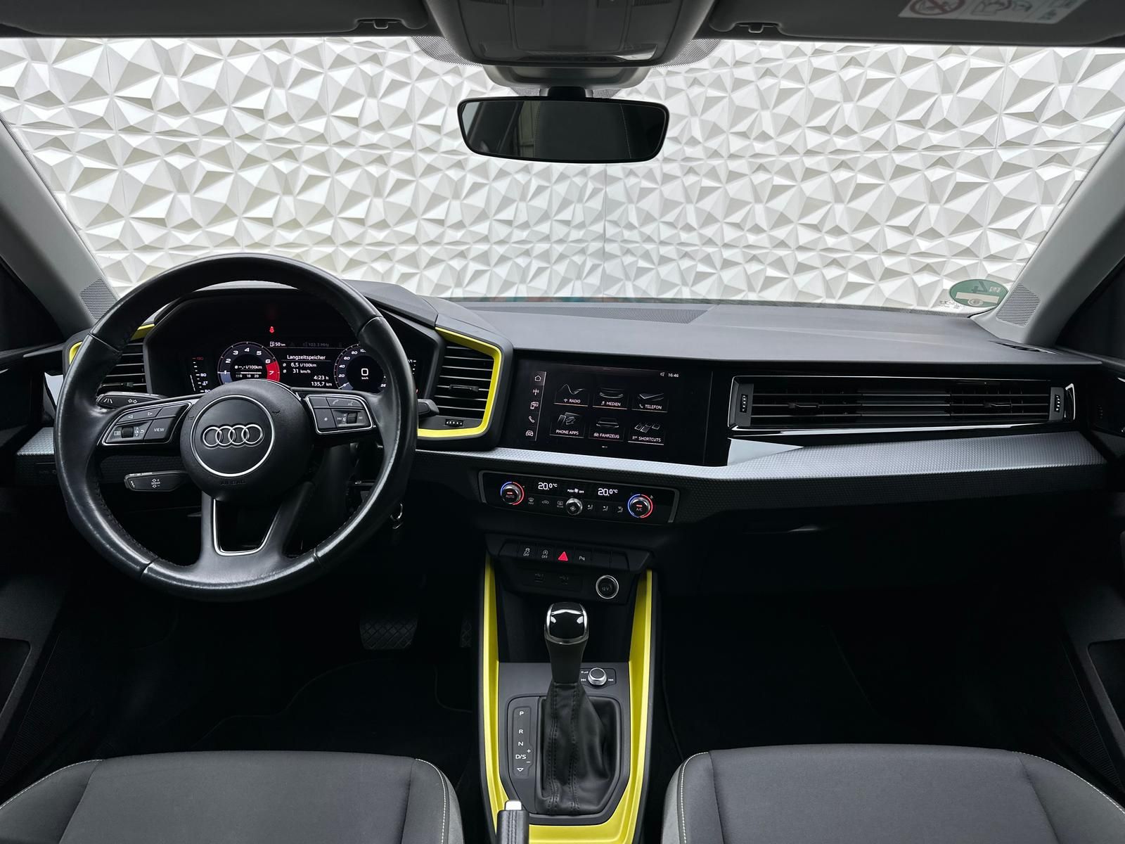 Fahrzeugabbildung Audi A1 30 TFSI S-LINE/EDITION-ONE/PDC/RCAM/VIRTUAL