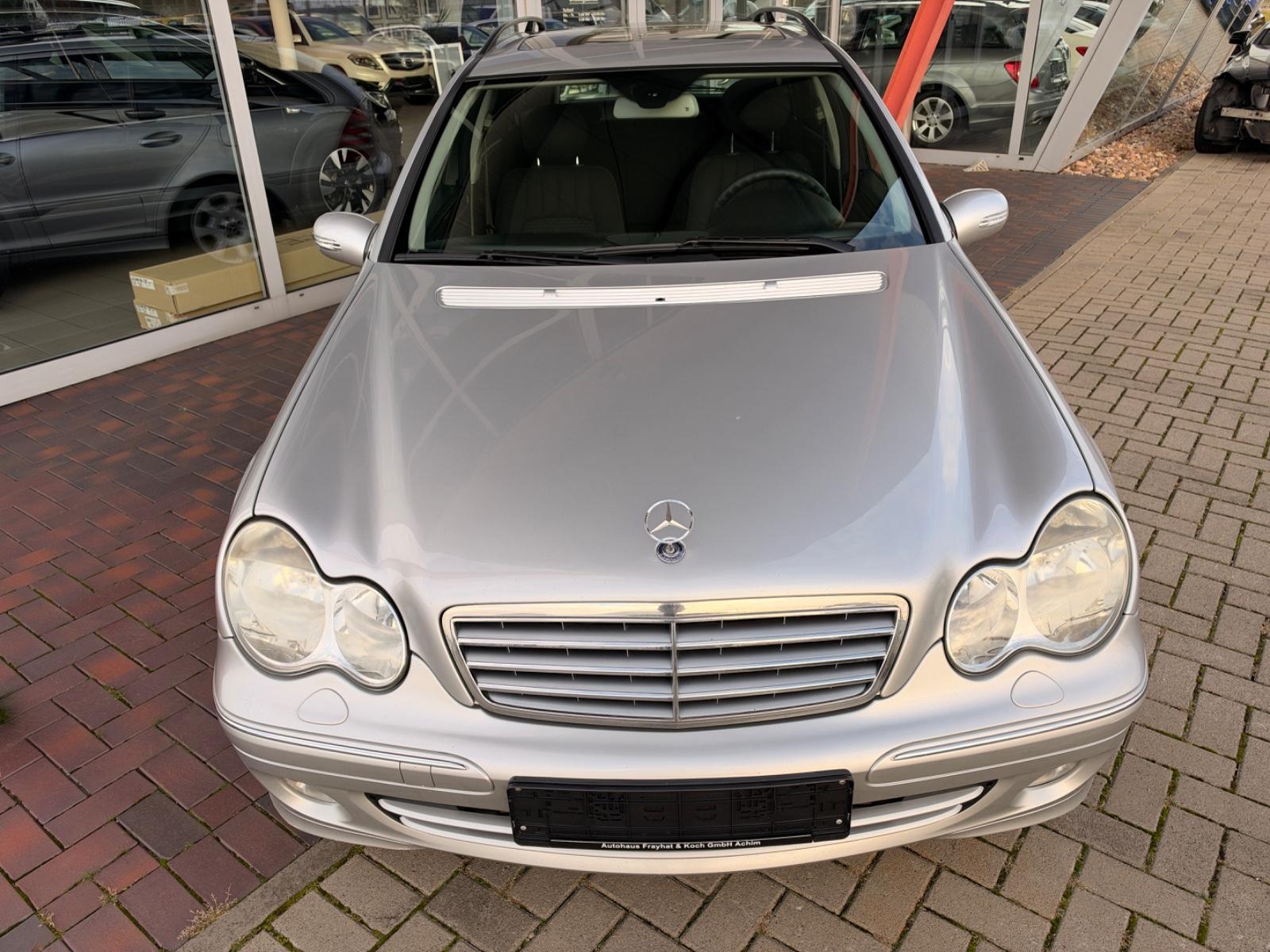 Mercedes-Benz C220 2005 — rear view