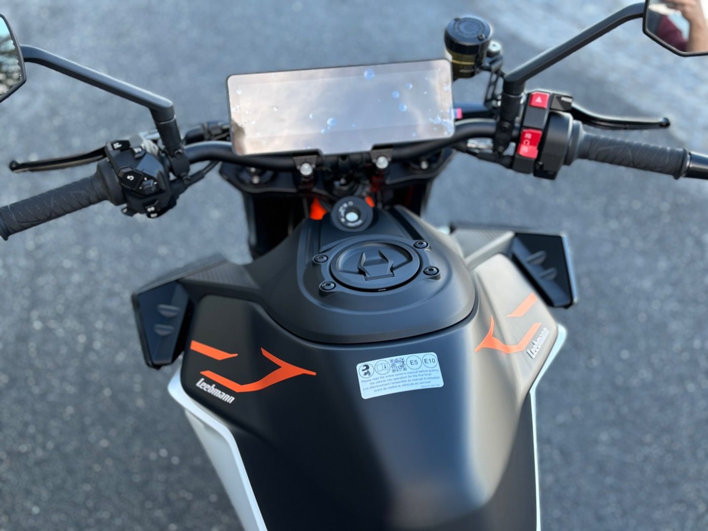 Fahrzeugabbildung KTM 990 Duke R Modell 2026