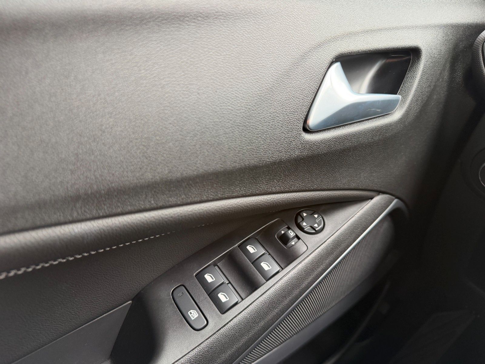 Fahrzeugabbildung Opel Crossland Elegance 110PS NAVI/Kamera/LED!