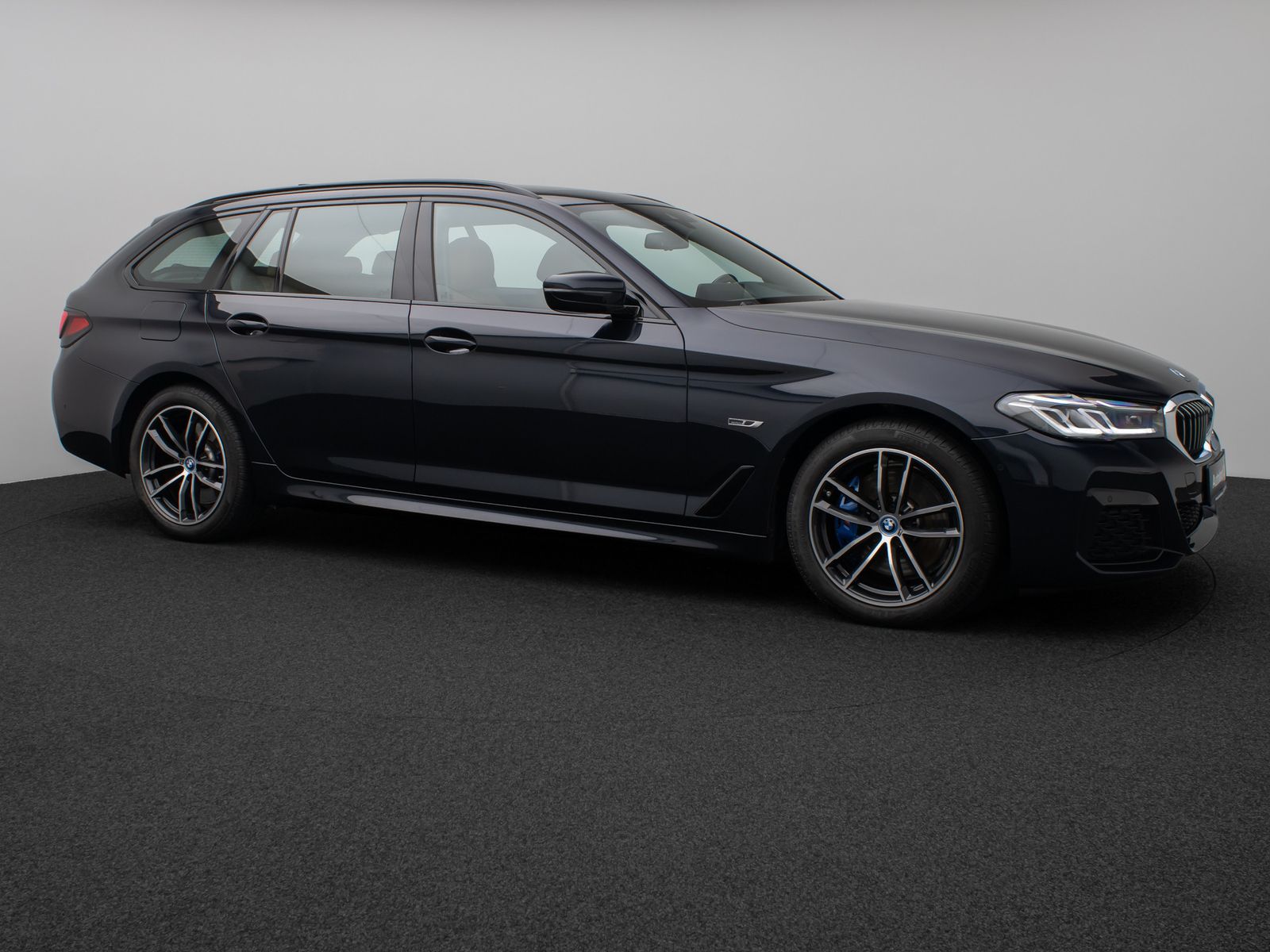 Fahrzeugabbildung BMW 530e M Sport Panorama Laser Kamera HUD DAB H/K