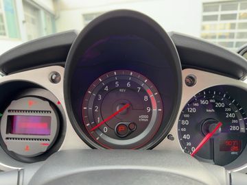 Nissan 370Z ROADSTER V6 3,7l 325 PS BOSEAUTOMATIK
