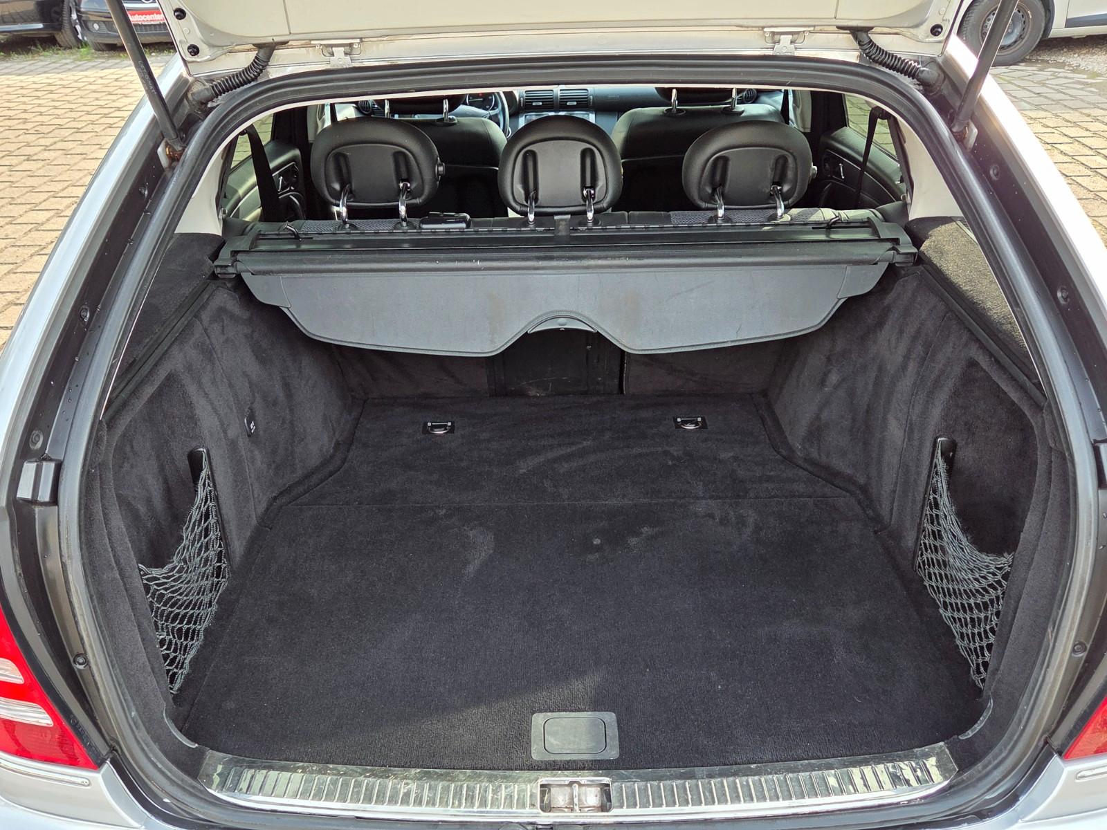 Mercedes-Benz C220 2004 — photo 16