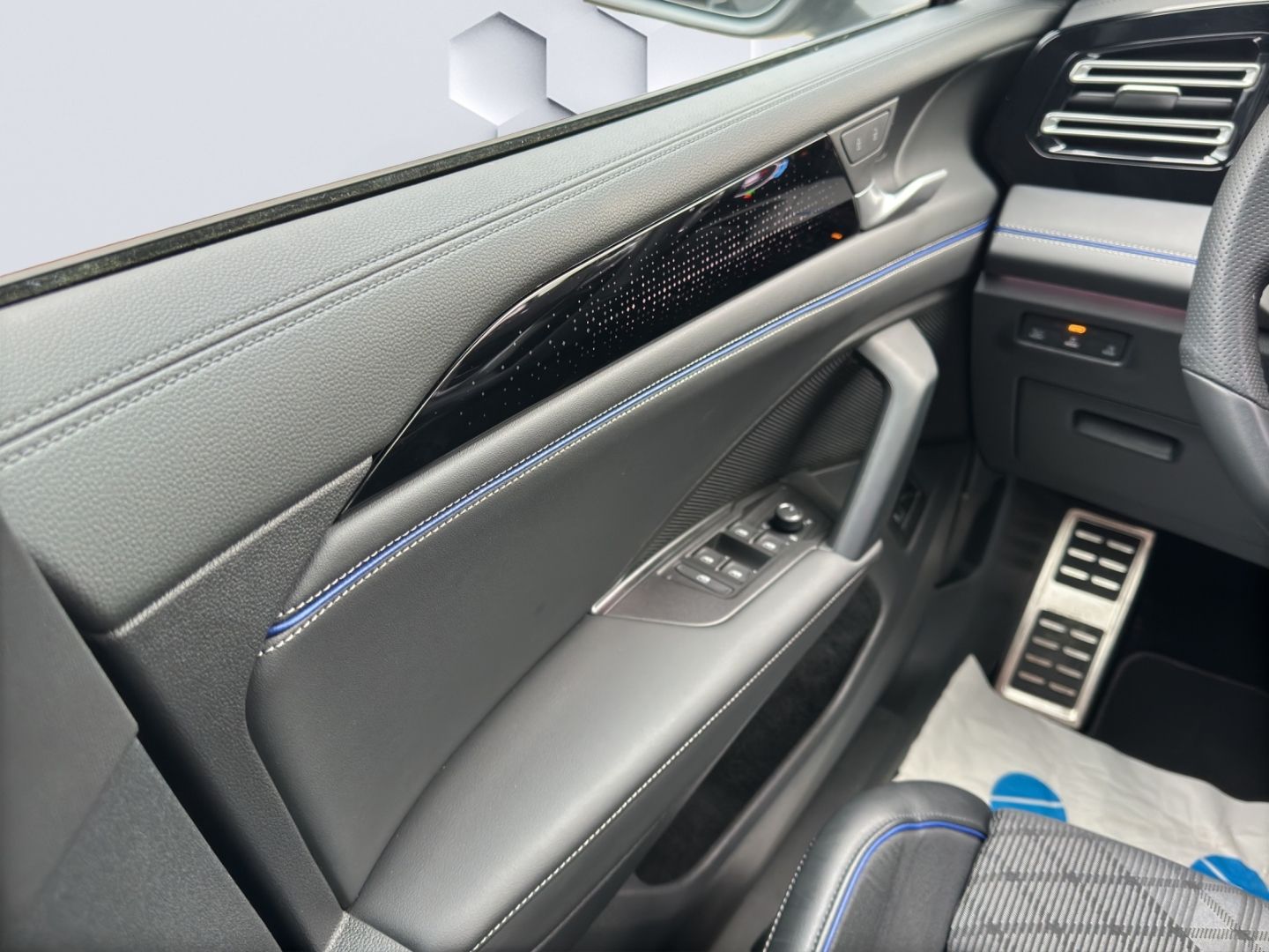 Tiguan 2.0 TDI 142 kW R-Line 4Mot AHZV MatrixLED