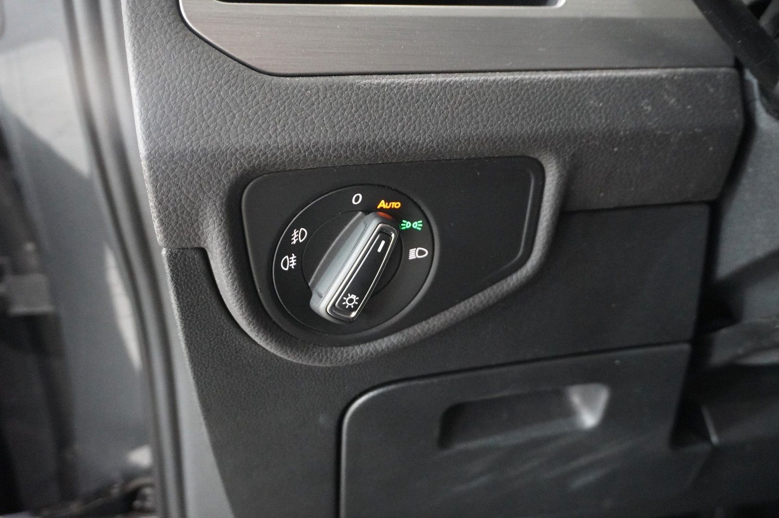 Fahrzeugabbildung Volkswagen Touran 1.5 TSI COMFORTL. DSG 7-SITZE NAVI/SH/DAB
