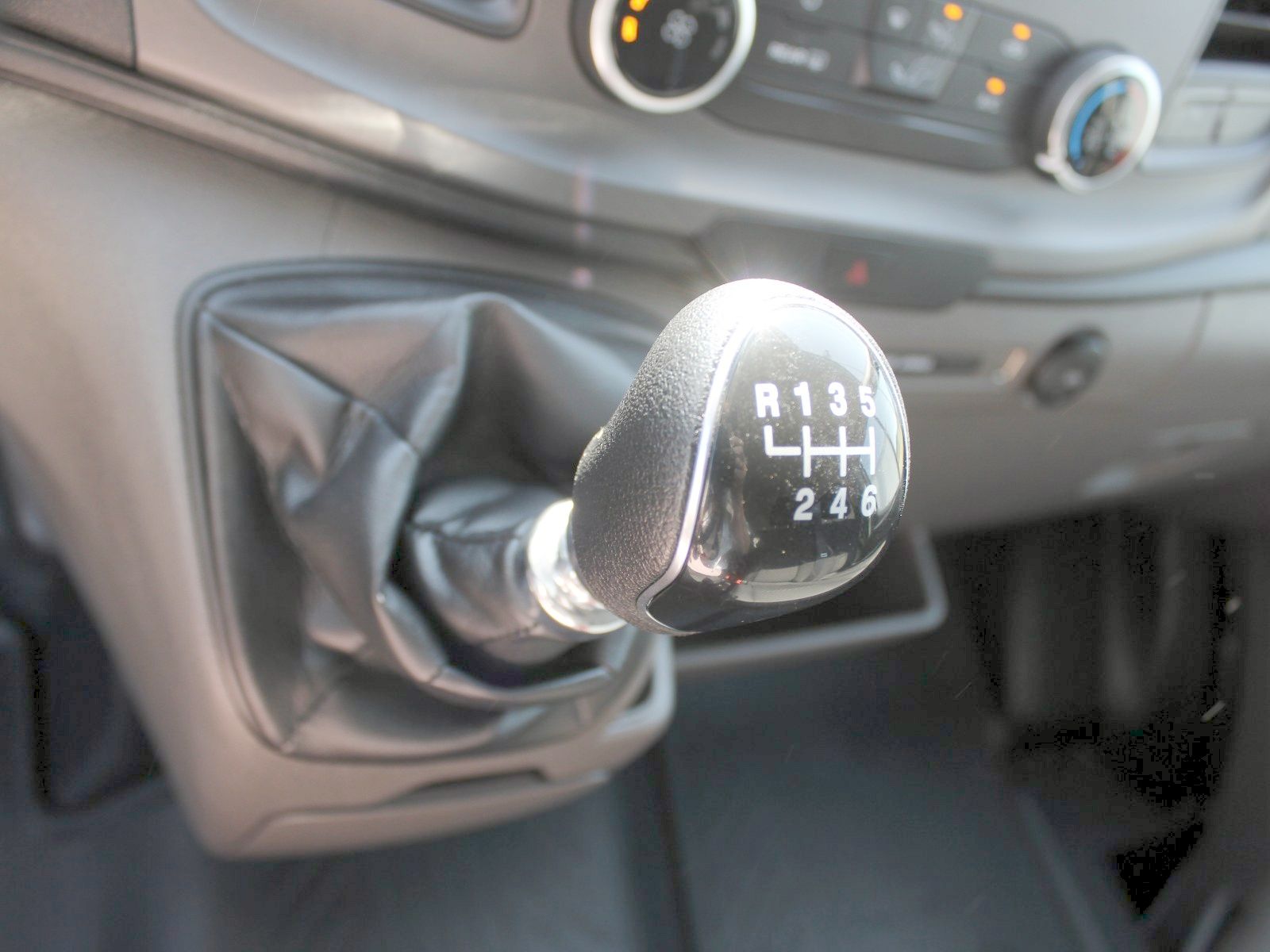 Fahrzeugabbildung Ford Transit 350 L3 Trend 2,0 TDCi DPF