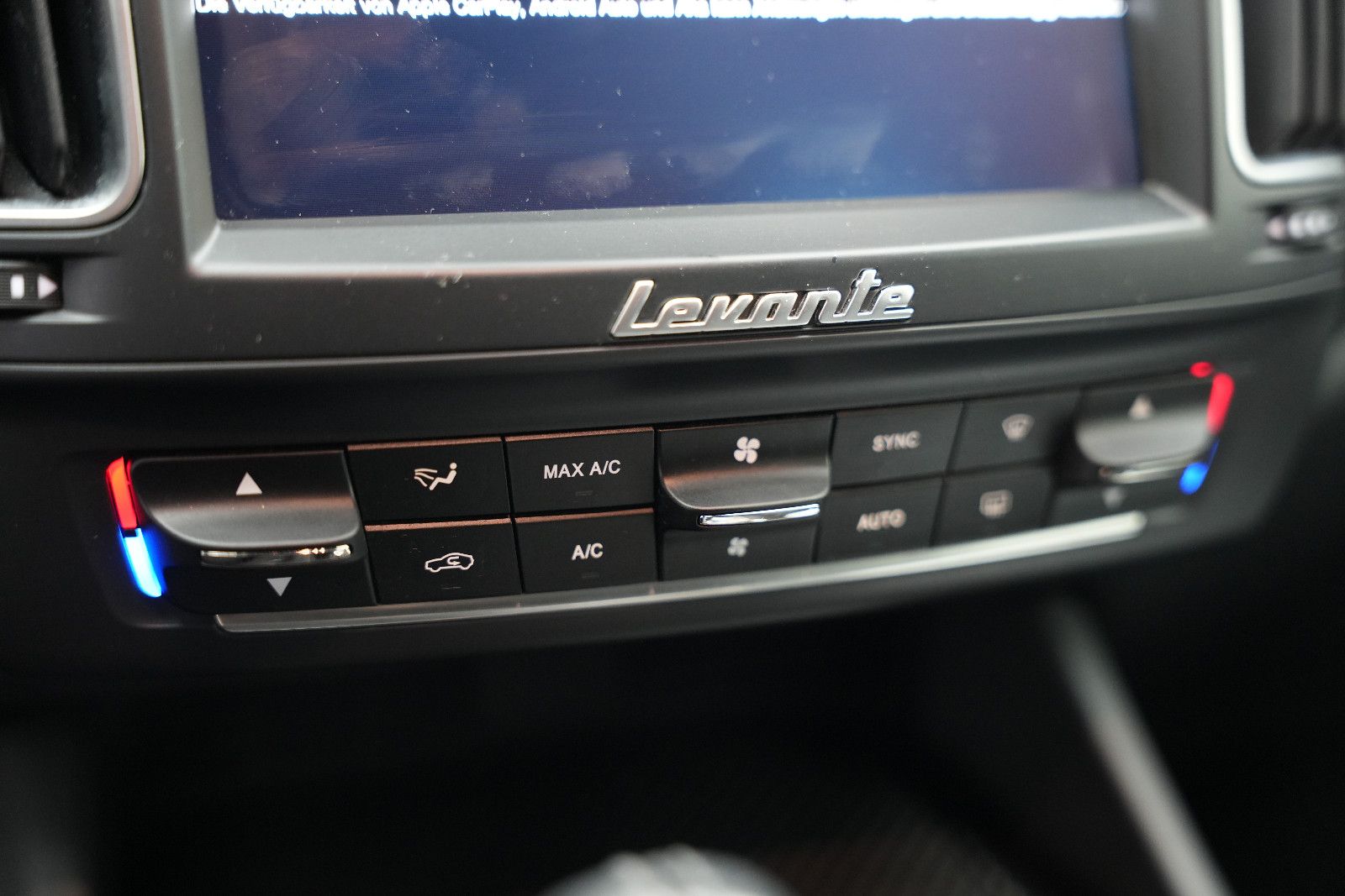 Fahrzeugabbildung Maserati Levante S/CARBON/HARMAN-KARDON/KAMERA/BRD