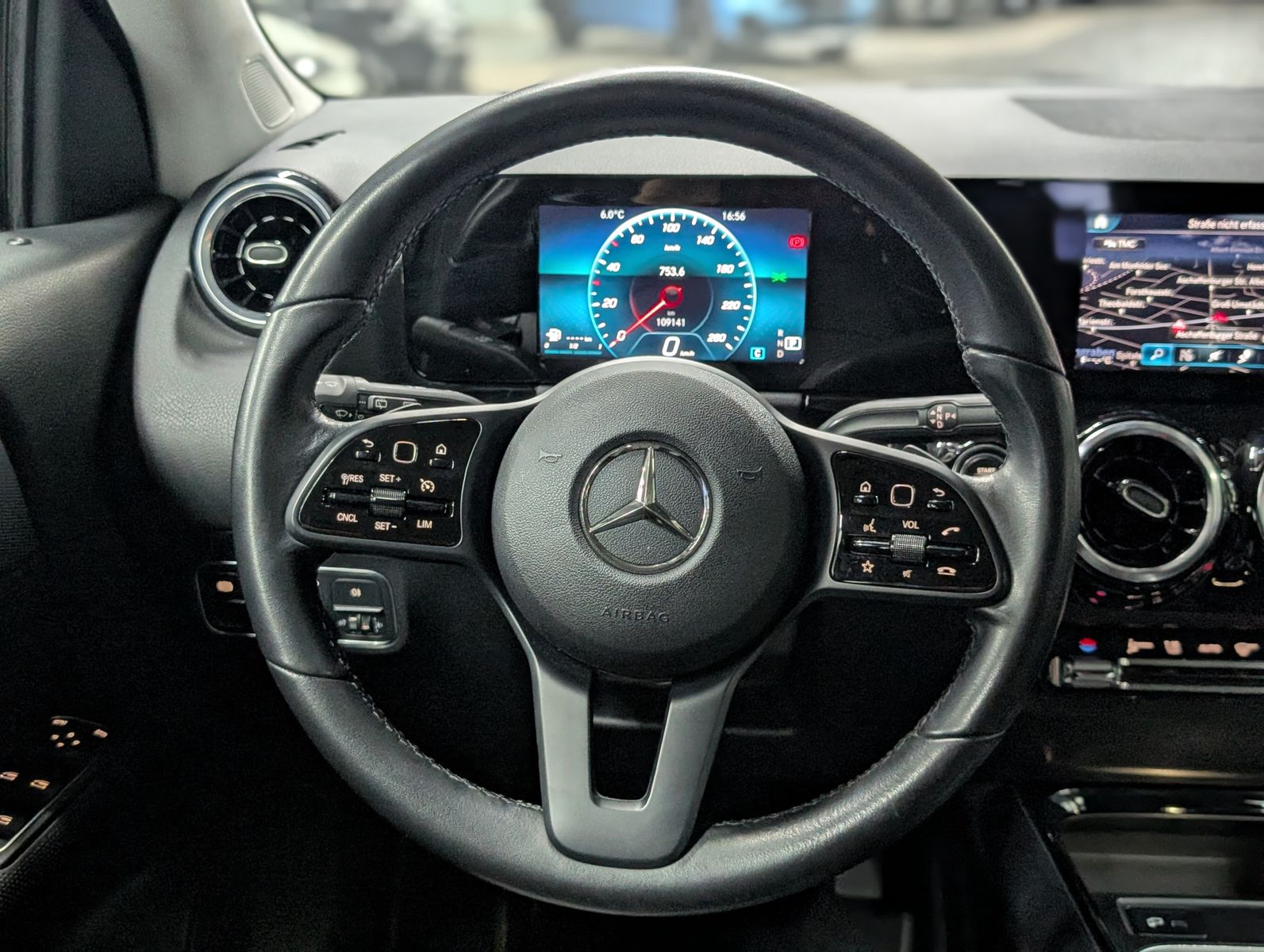 Fahrzeugabbildung Mercedes-Benz GLA 220 d STYLE MBUX TEMP StHz LEDER SHZ KEYLESS