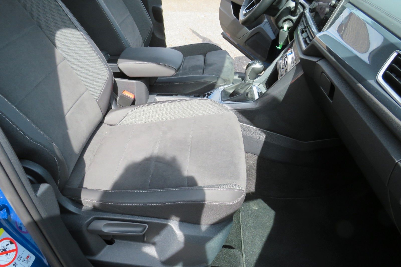Fahrzeugabbildung Volkswagen T-Roc Style ACC APP MASSAGE SITZH. 17`KAMERA 1.H