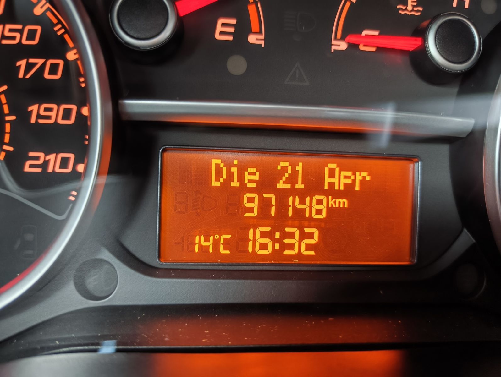 Fahrzeugabbildung Fiat Doblo Kombi Maxi SX 1.6 Mjet 5 Sitzer + AHK
